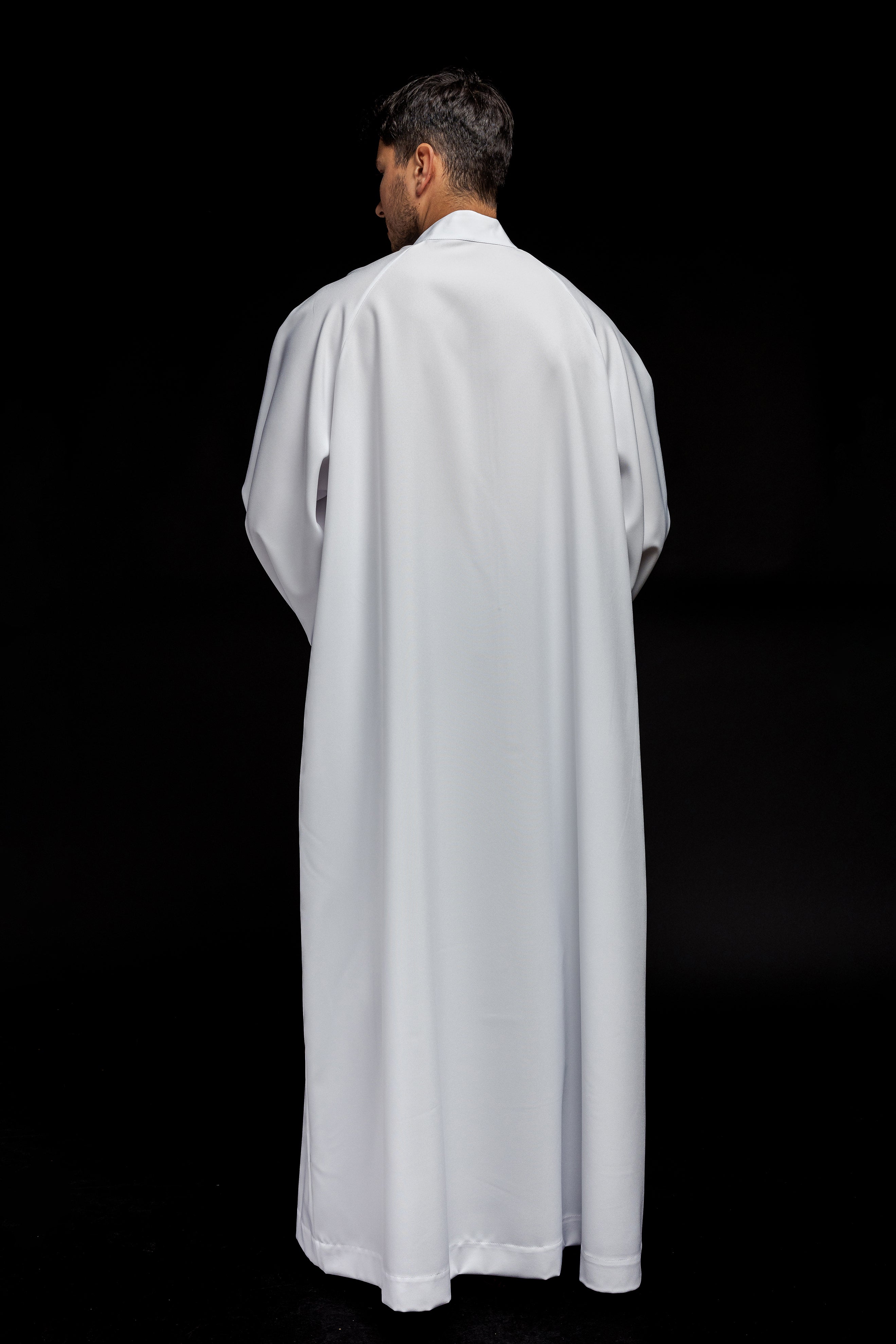 Priest alb in white with front zipper