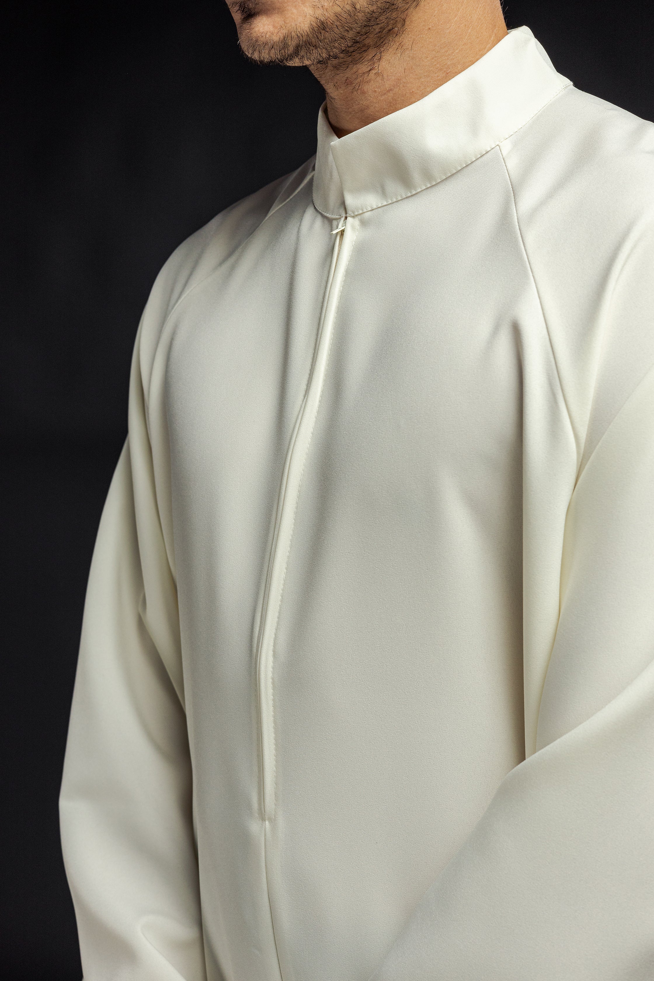 Priest alb in ecru with front zipper