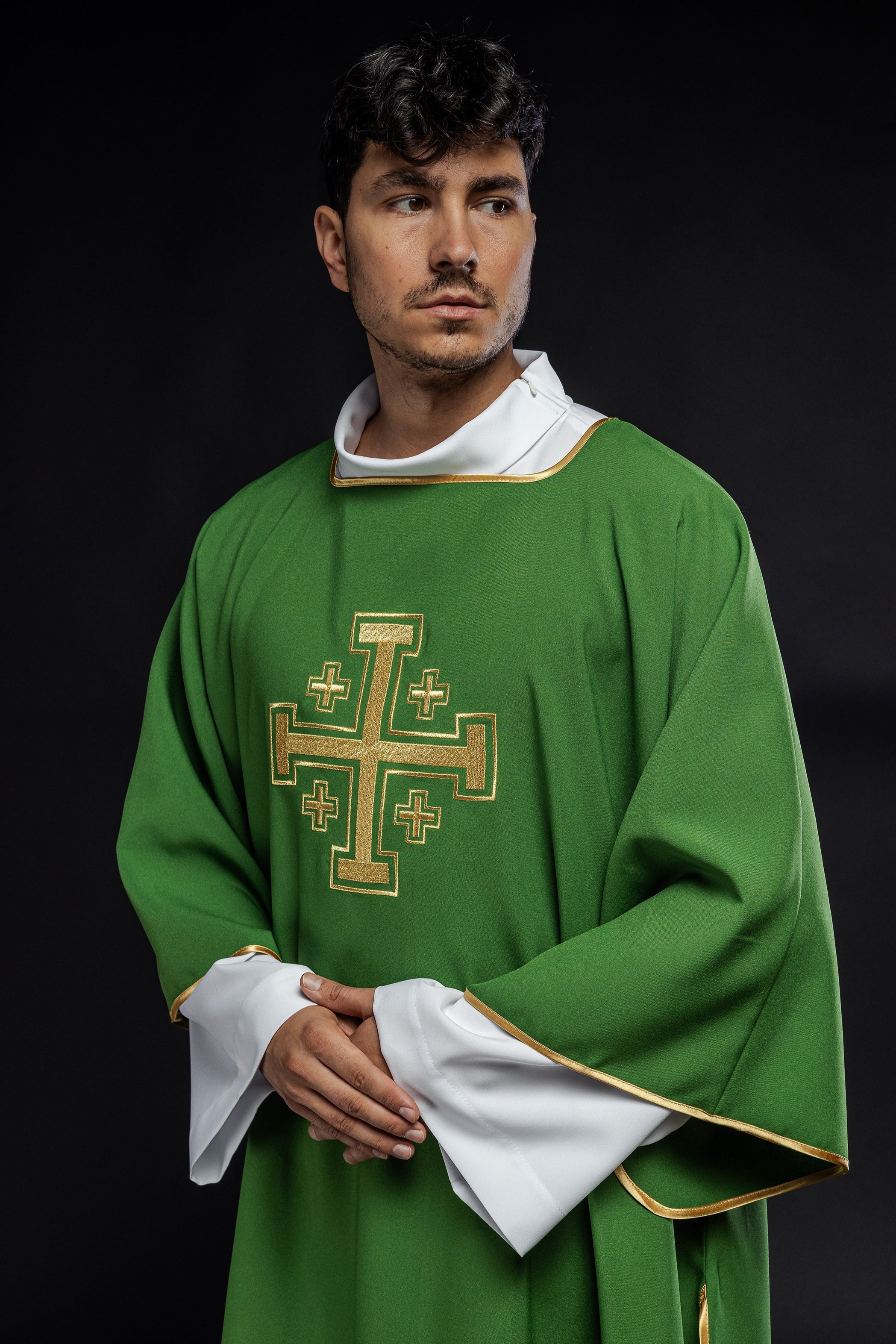 Deacon dalmatic in green with gold crosses - HAFTINAUSA.COM