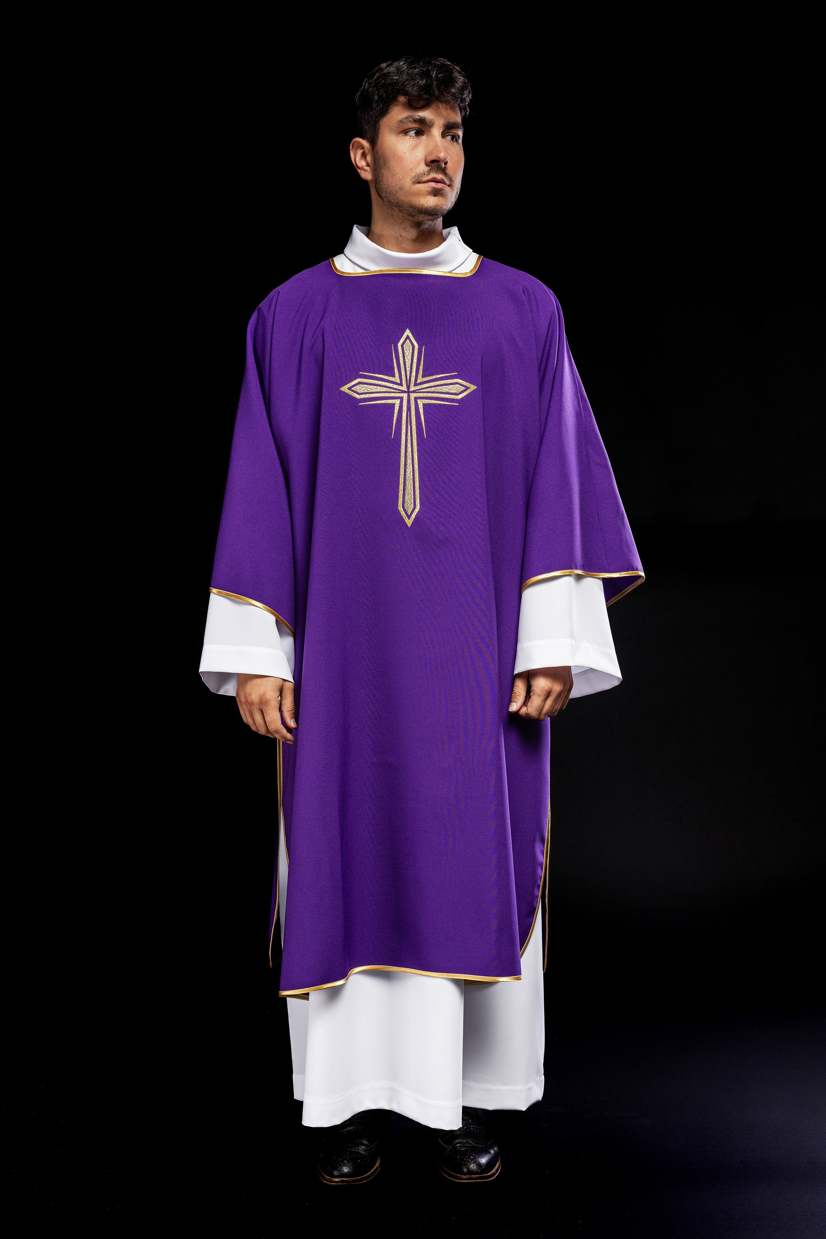 Purple dalmatic with embroidered gold cross - HAFTINAUSA.COM