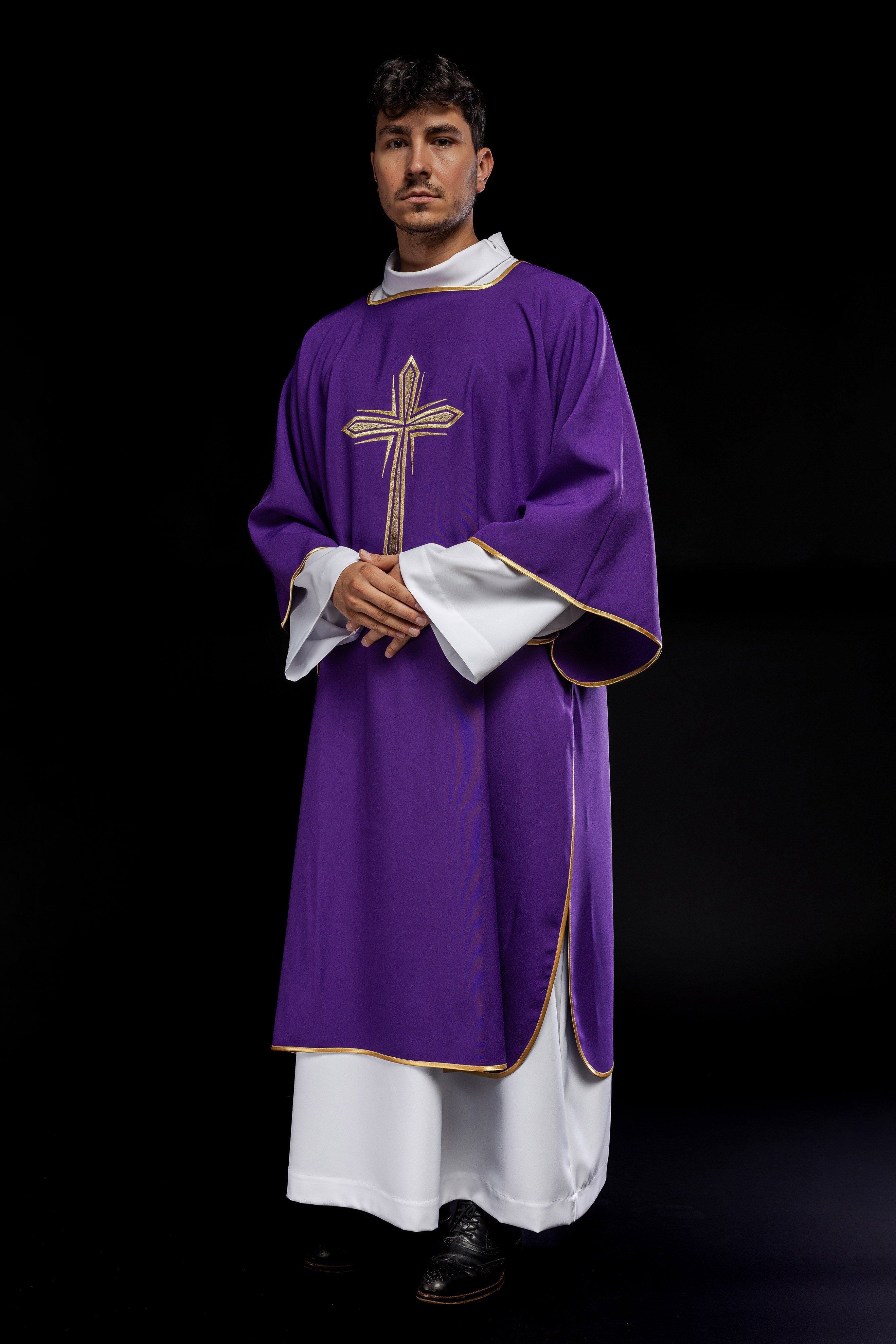 Purple dalmatic with embroidered gold cross - HAFTINAUSA.COM