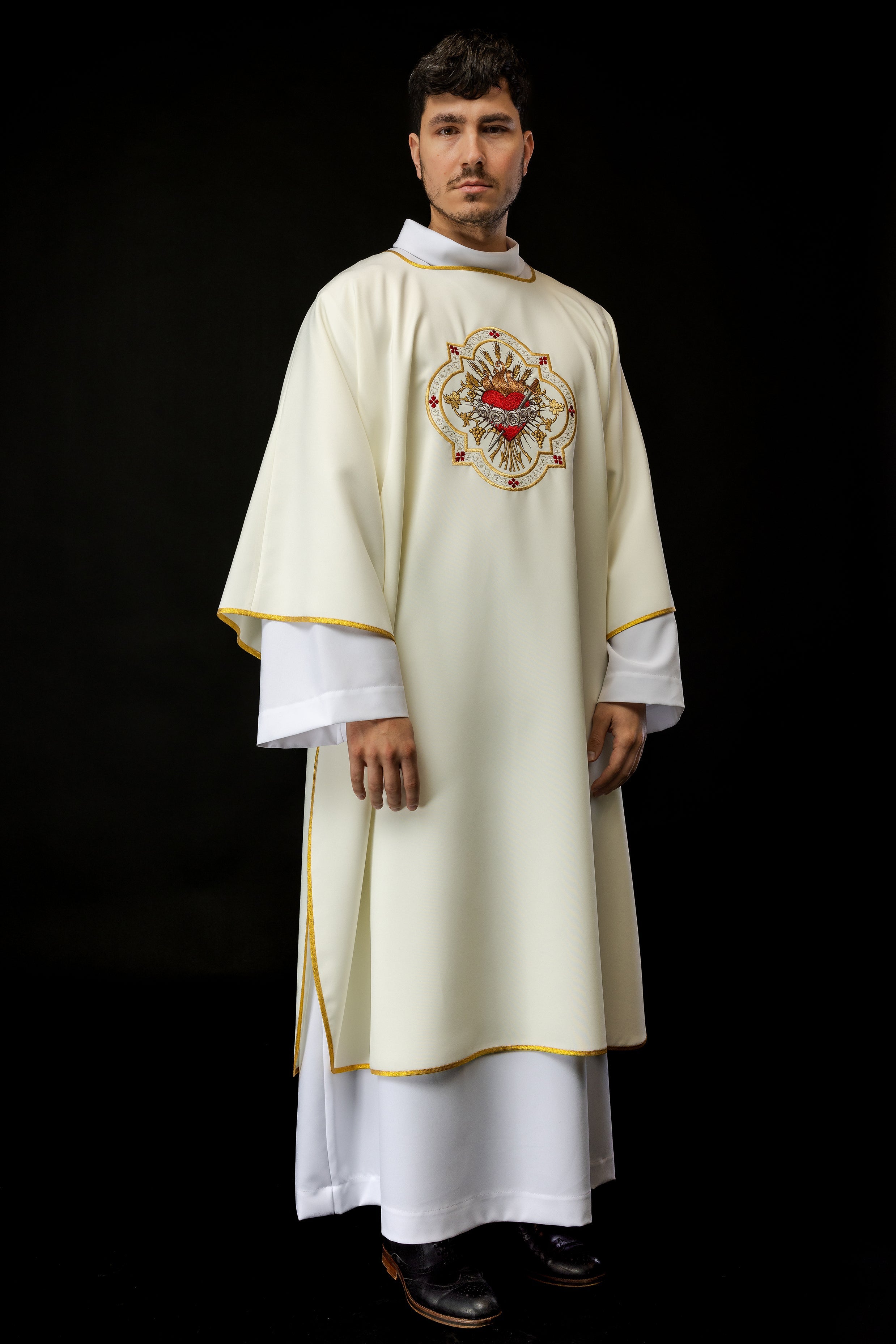 Dalmatic with the motif of the Immaculate Heart of Mary - HAFTINAUSA.COM