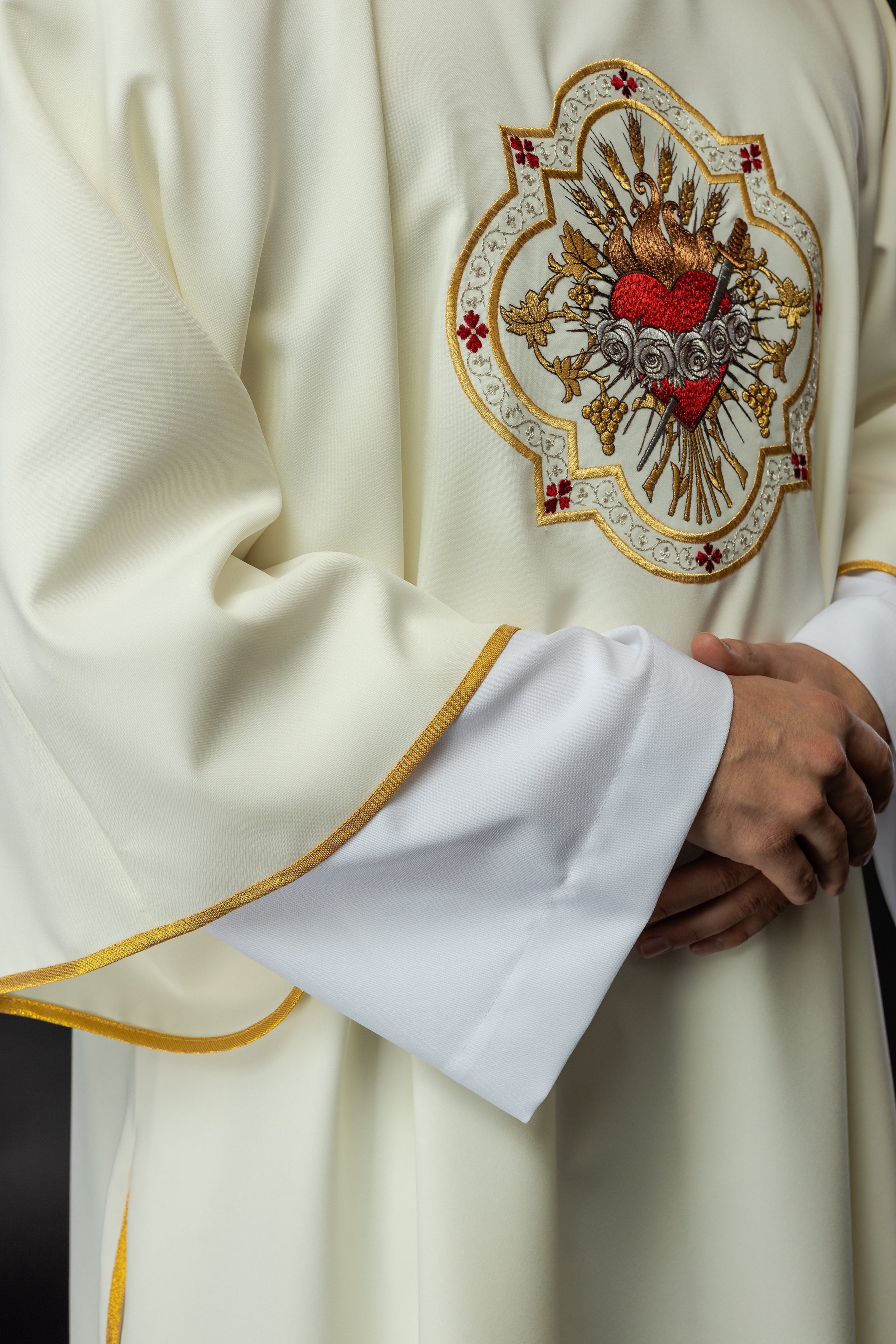 Dalmatic with the motif of the Immaculate Heart of Mary