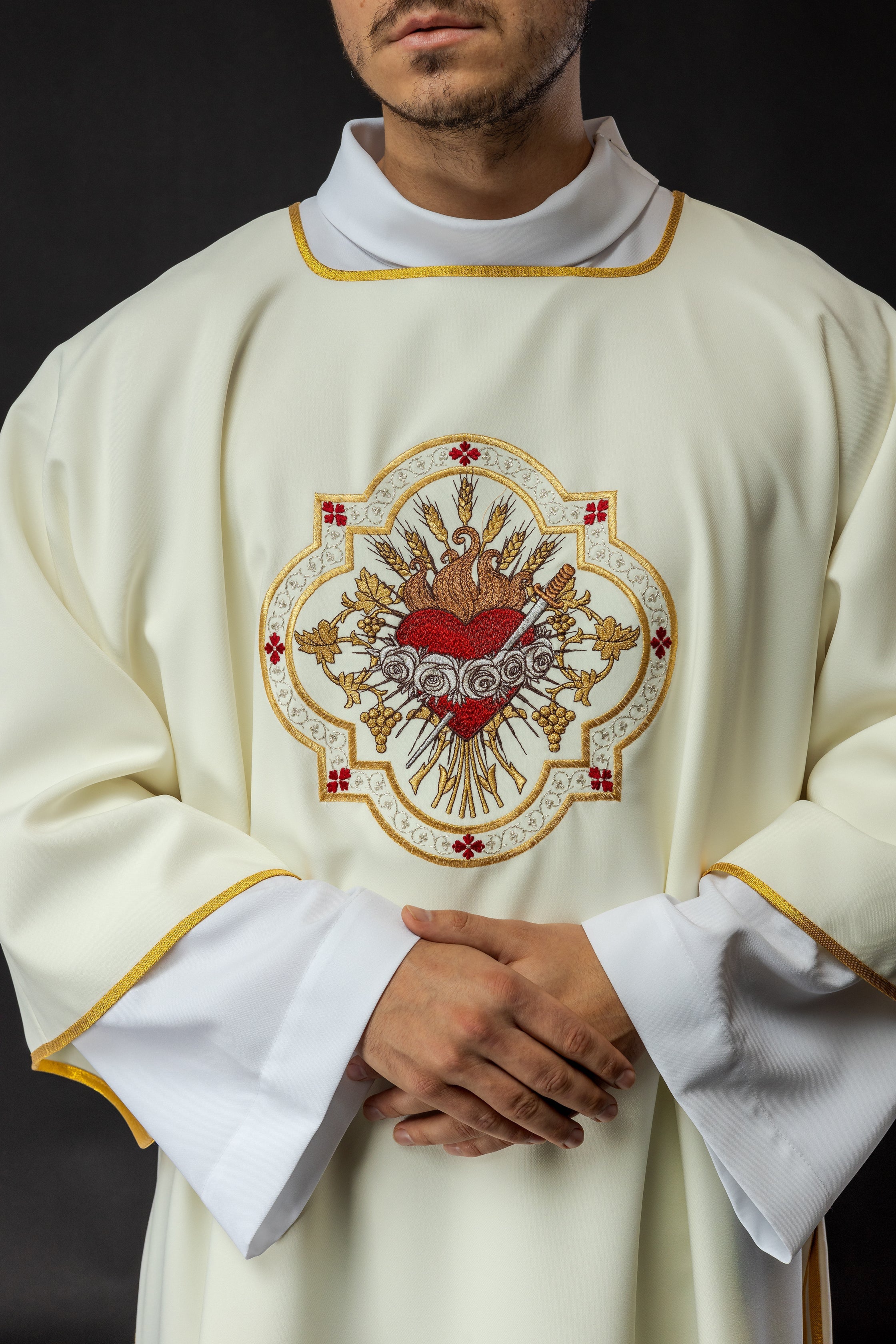 Dalmatic with the motif of the Immaculate Heart of Mary