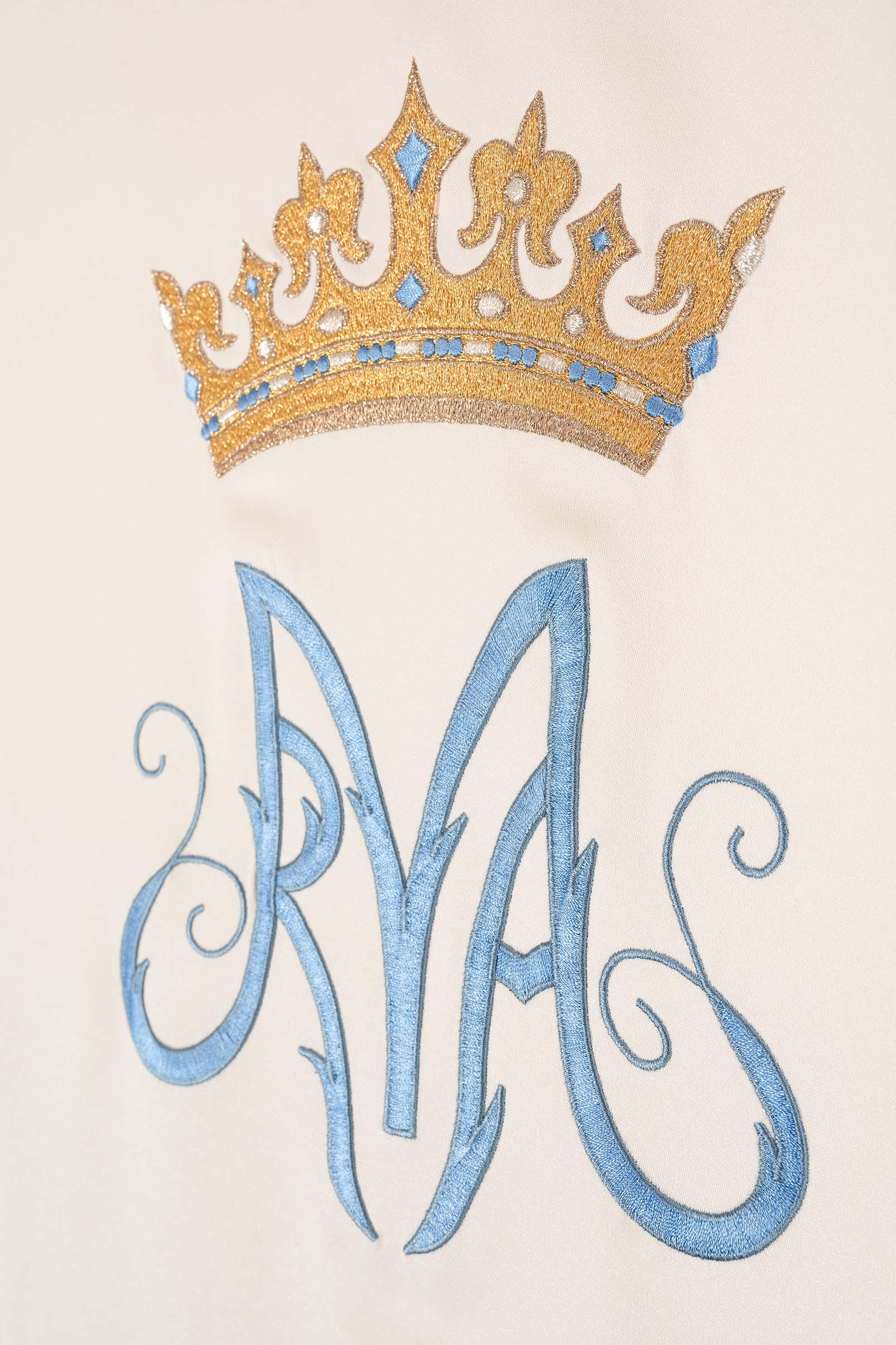 Embroidered ecru chasuble with Marian motif
