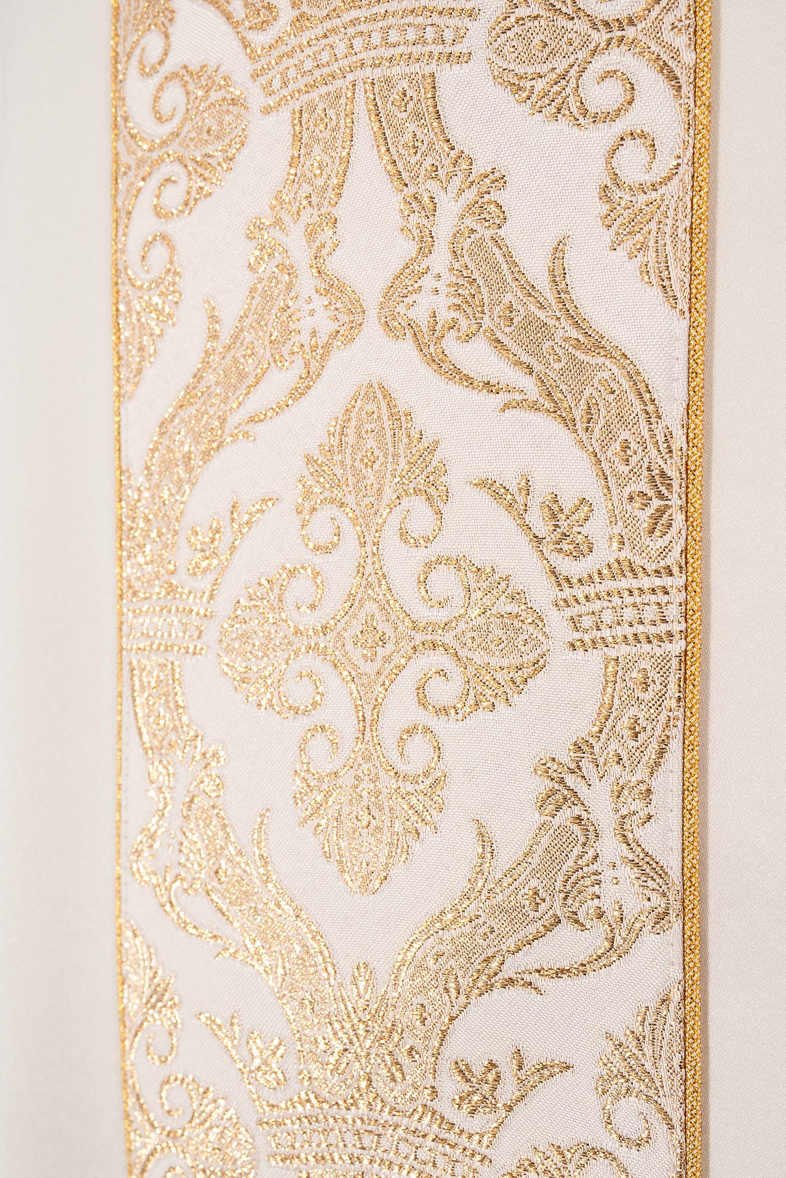 Liturgical chasuble with an embroidered band and collar in ecru color