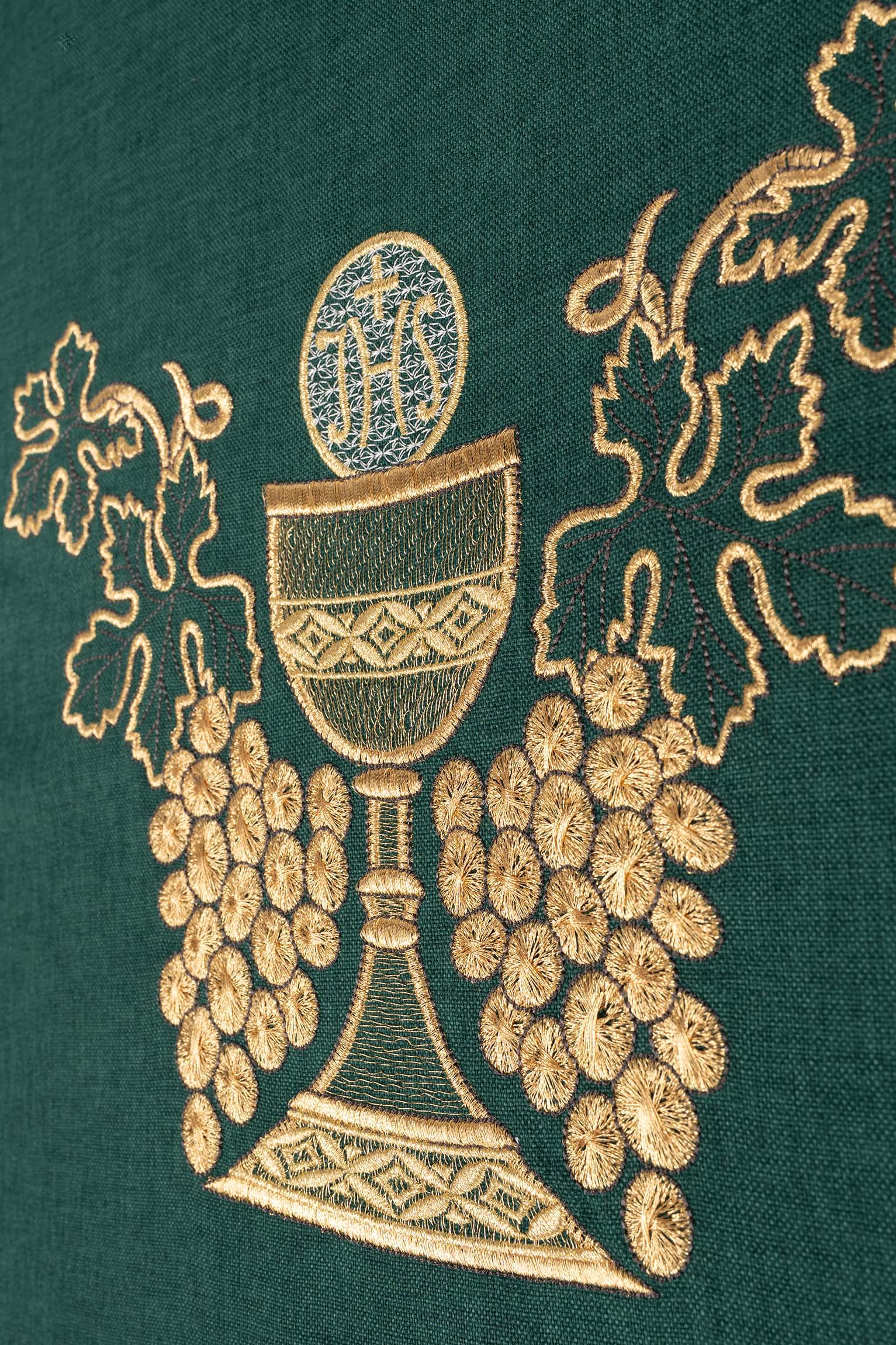 Embroidered chasuble – Green Chalice and Grapevine motif
