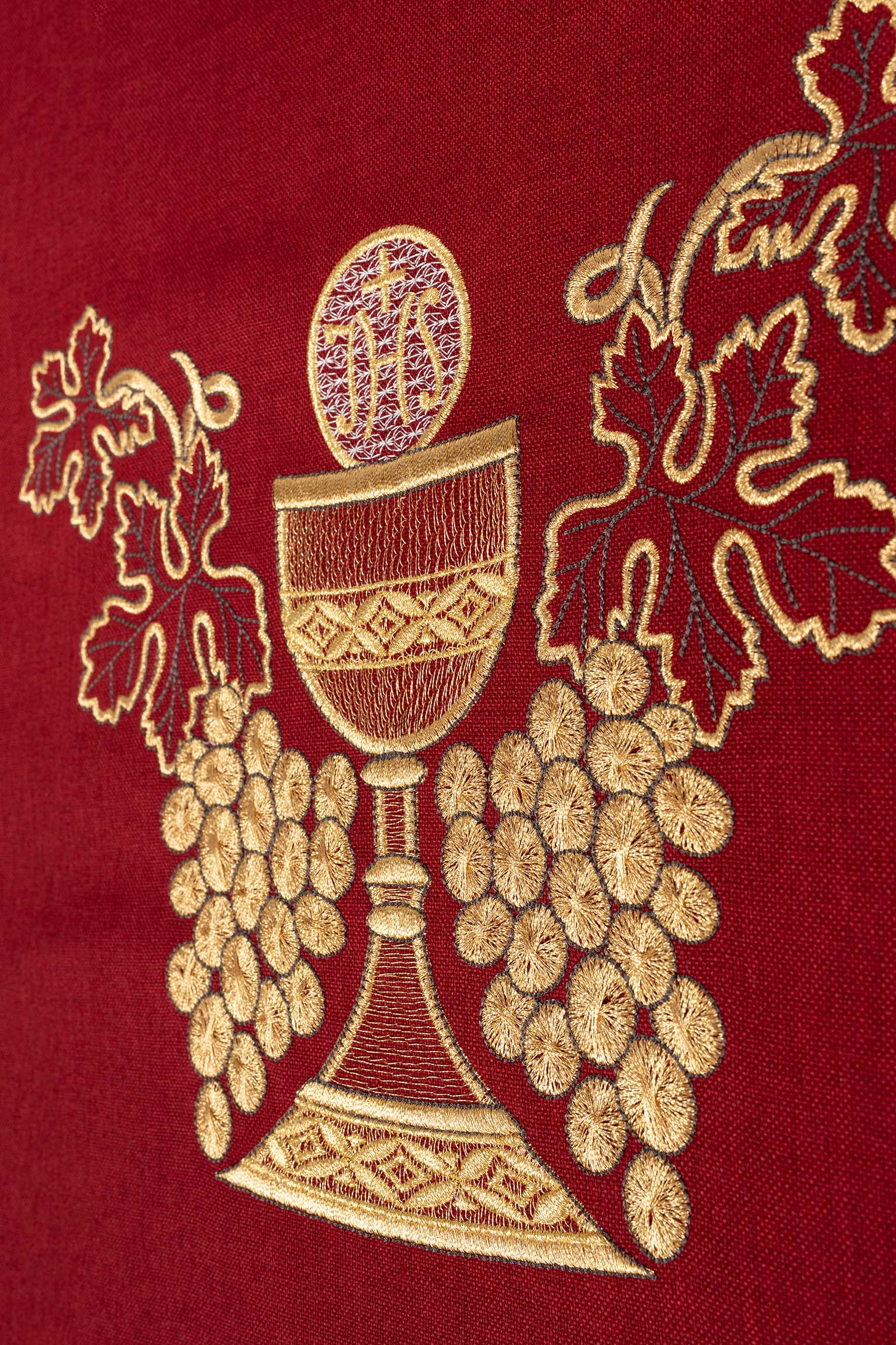 Embroidered chasuble – Red Chalice and Grapevine motif