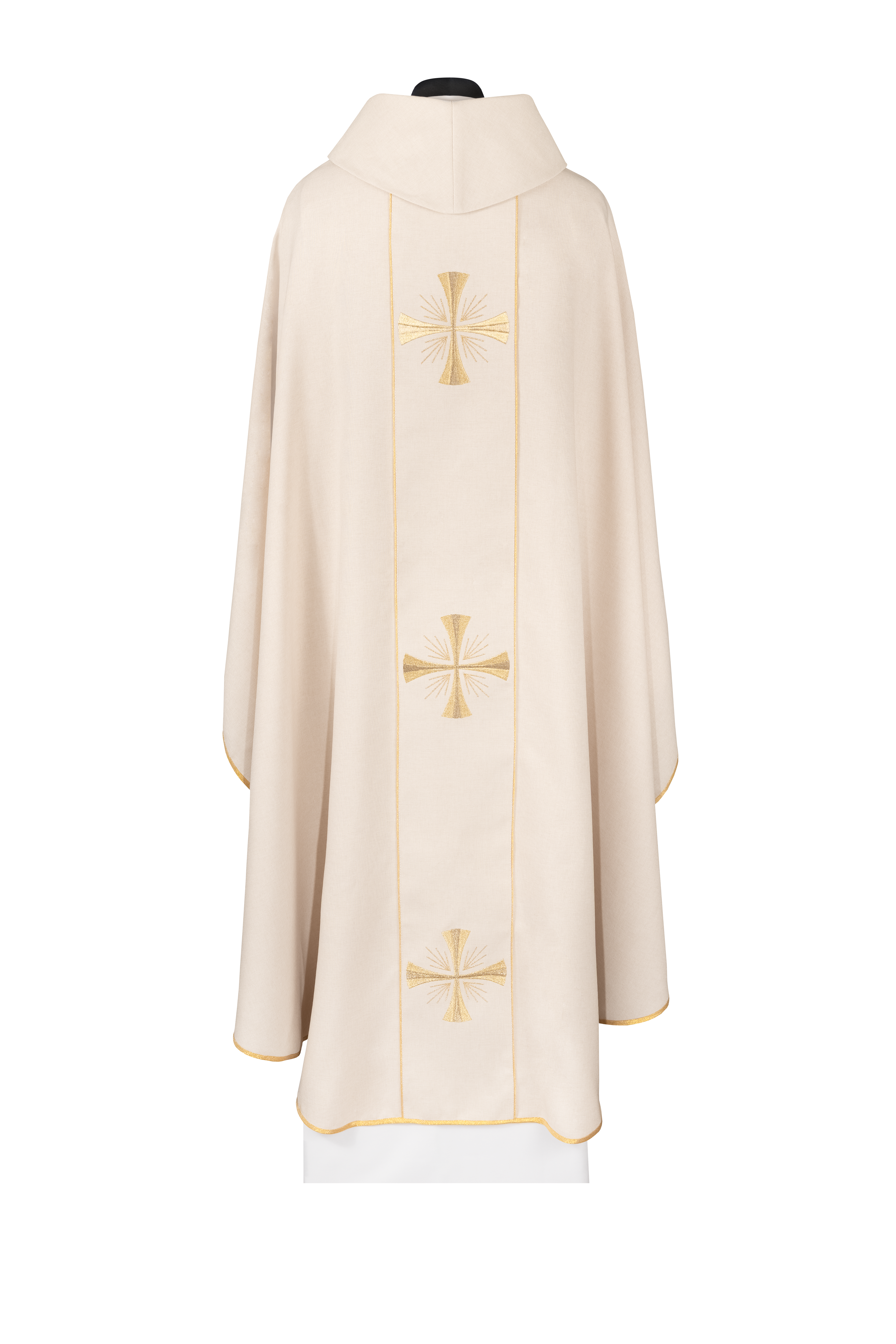 Chasuble with an ecru band and embroidered crosses