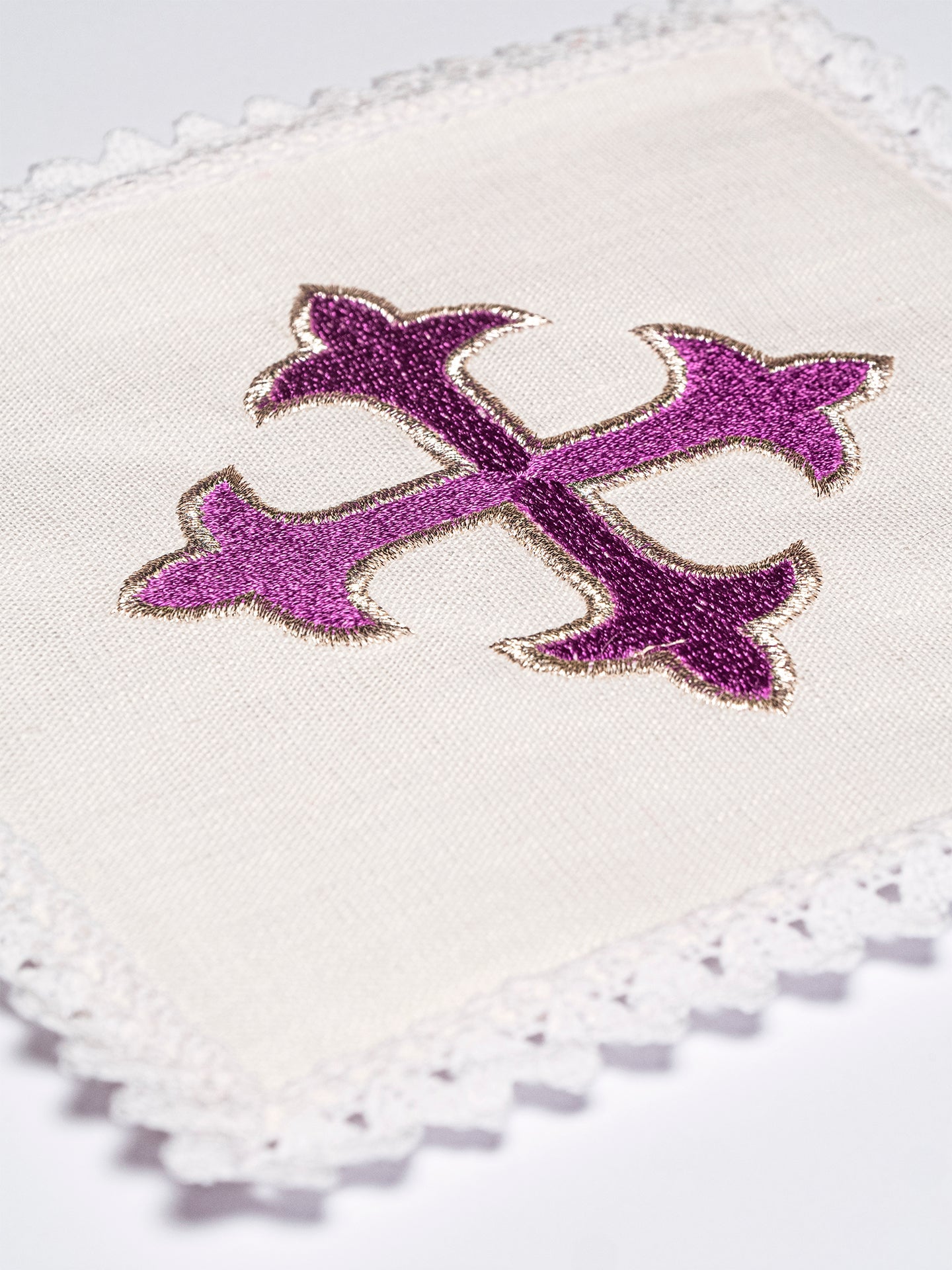 Embroidered altar linen "Cross" Purple KKL/7/C1 - HAFTINAUSA.COM