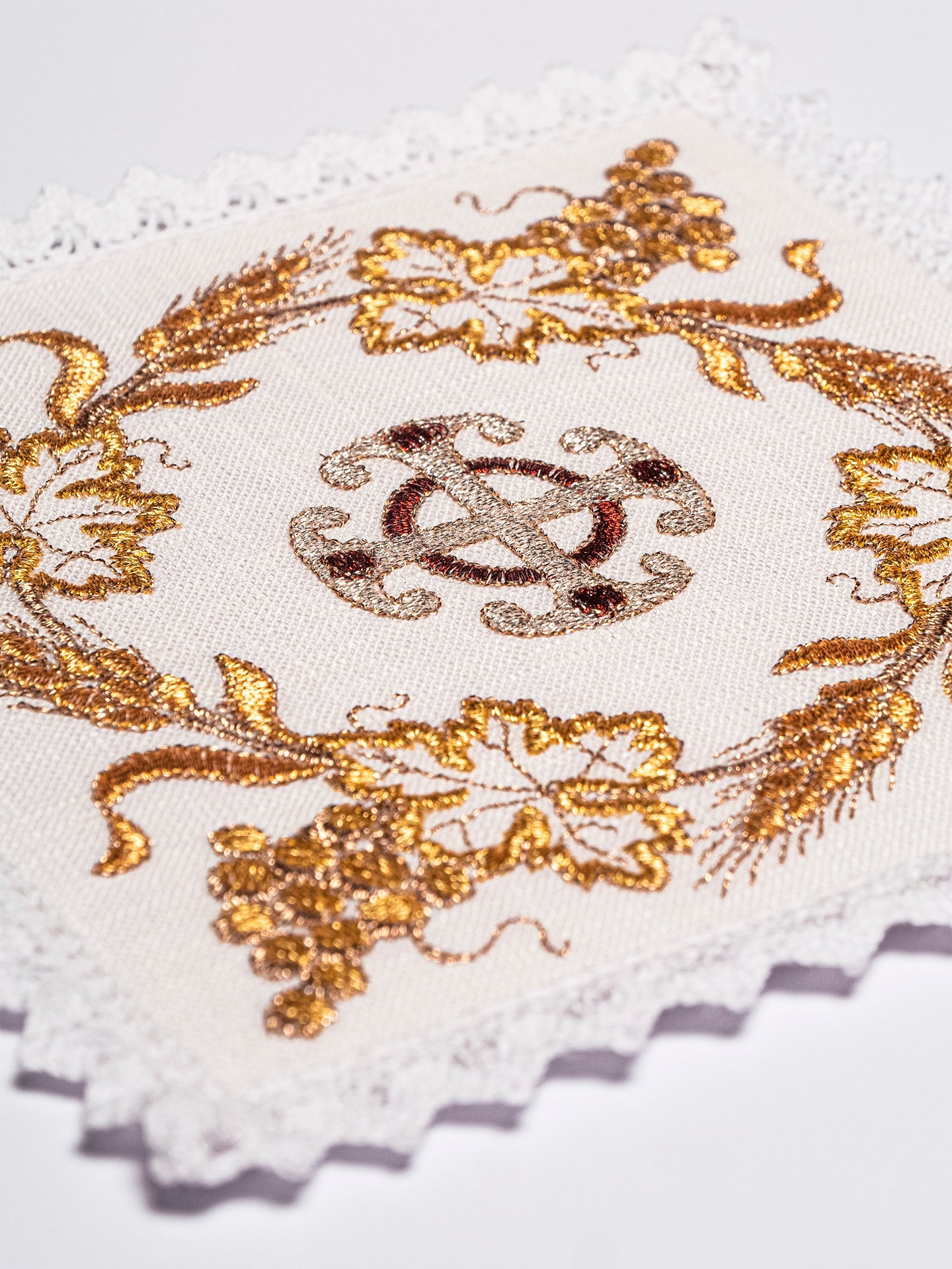 Embroidered Chalice Linens - HAFTINAUSA.COM