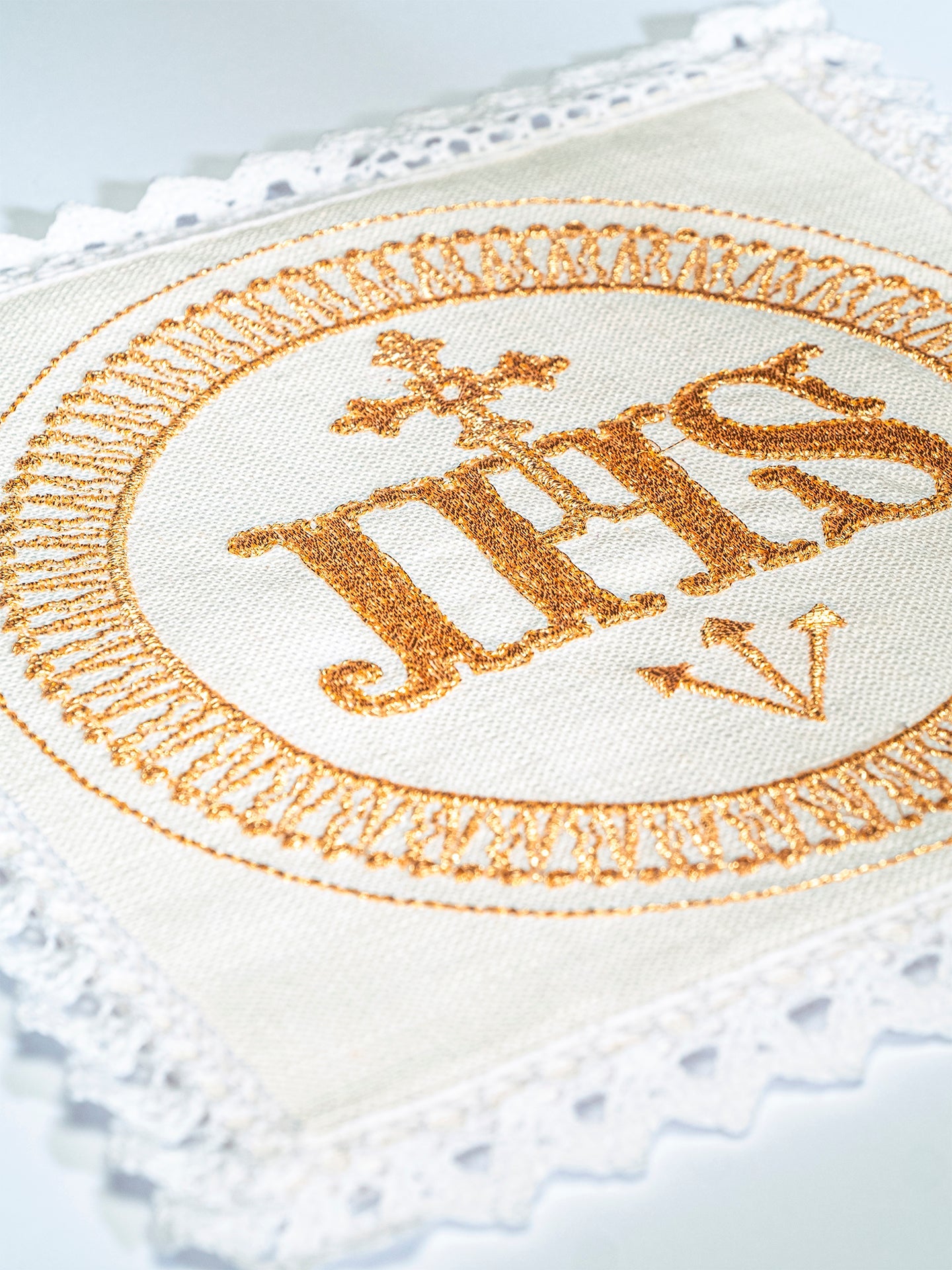 Embroidered altar linen IHS KKL/82 - HAFTINAUSA.COM