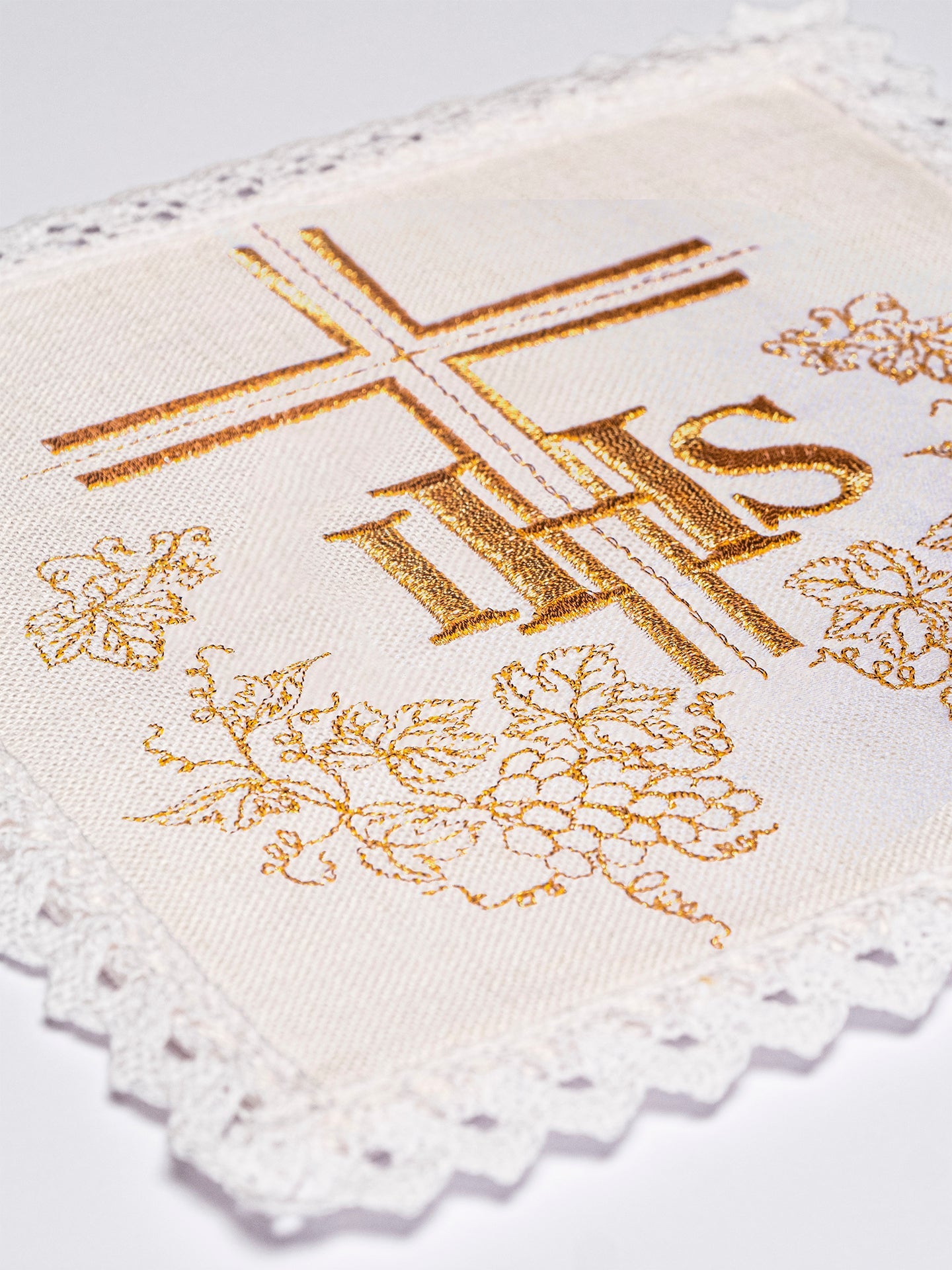 Embroidered Linen Chalice Linens - HAFTINAUSA.COM