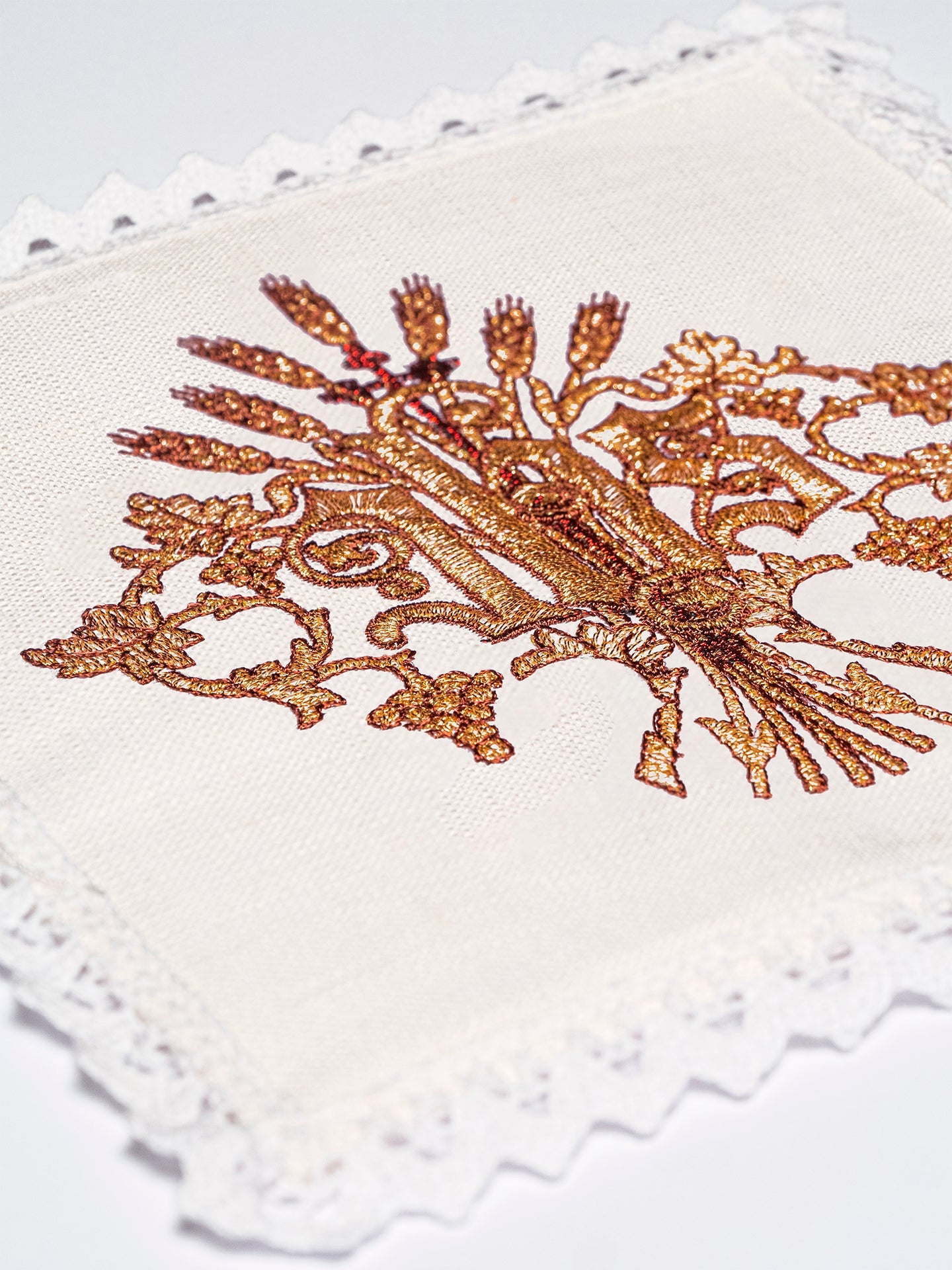 Chalice Linens set with classic IHS motif - HAFTINAUSA.COM