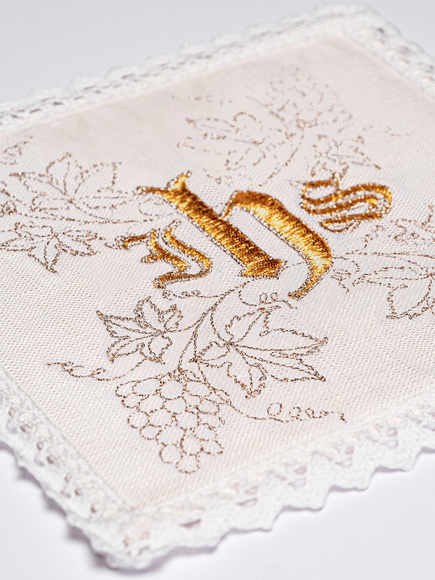 Chalice linens set with gold cross embroidery - HAFTINAUSA.COM