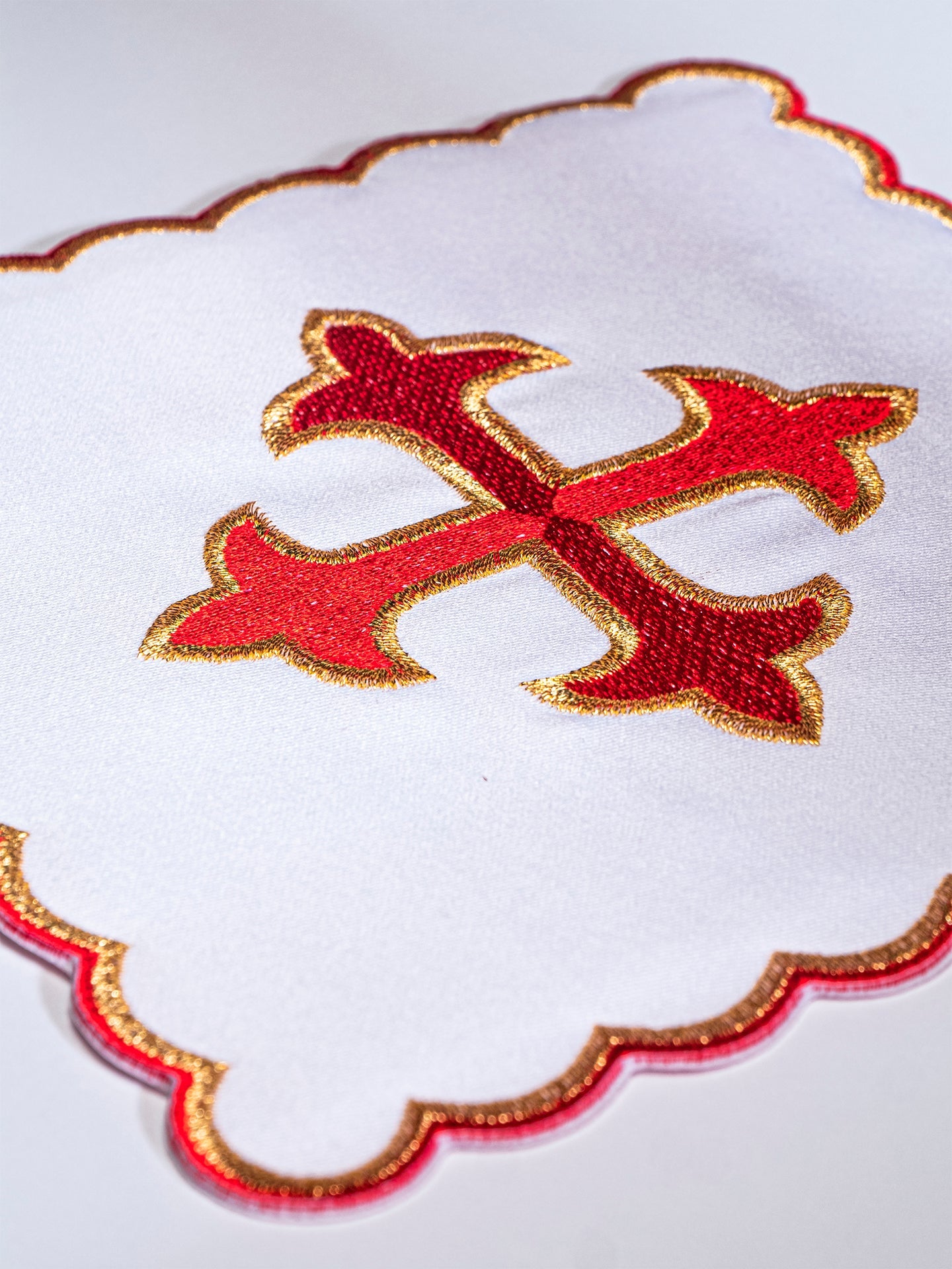 Chalice Linens with red embroidered cross - HAFTINAUSA.COM