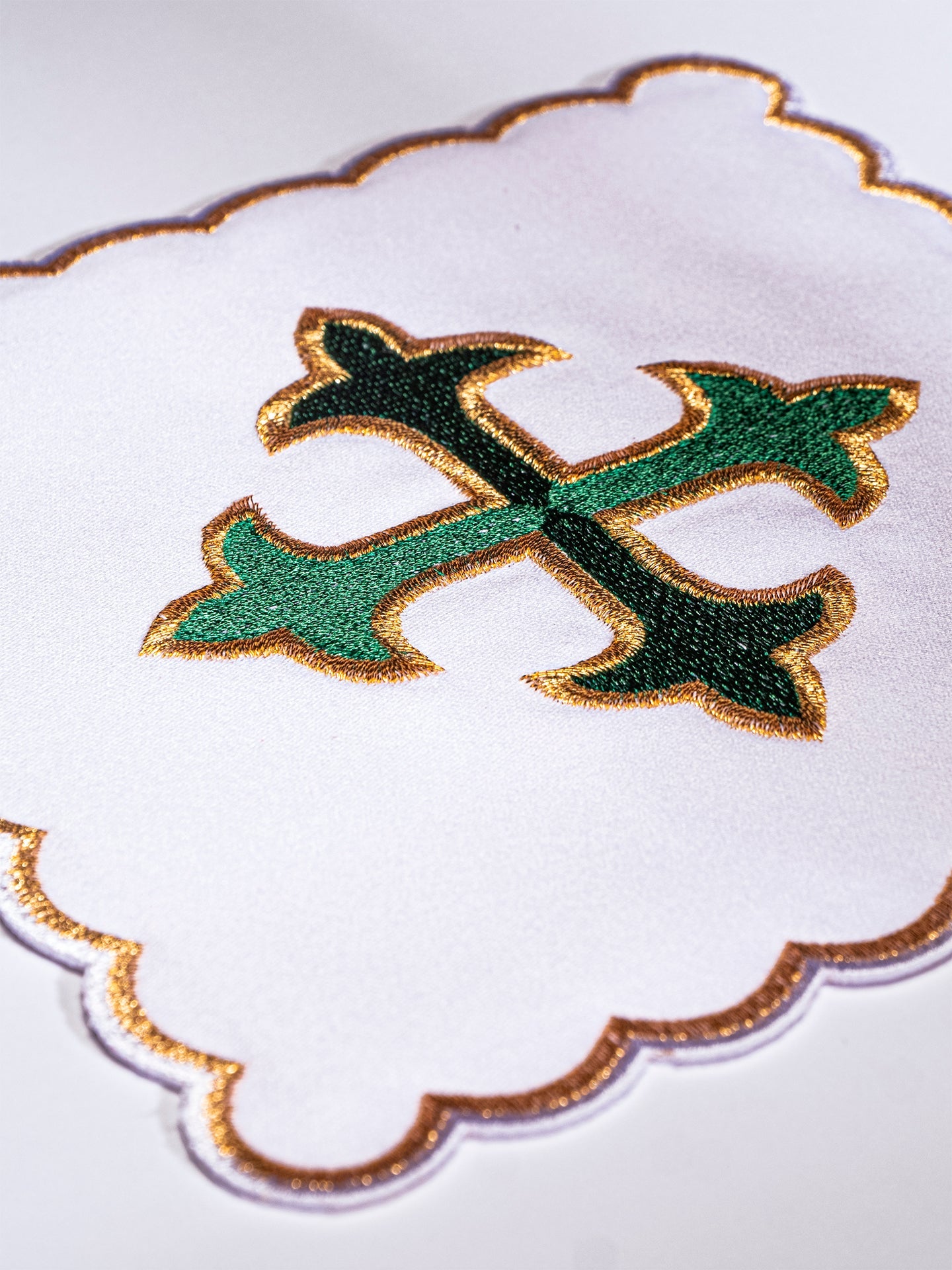 Chalice Linens with green embroidered cross - HAFTINAUSA.COM