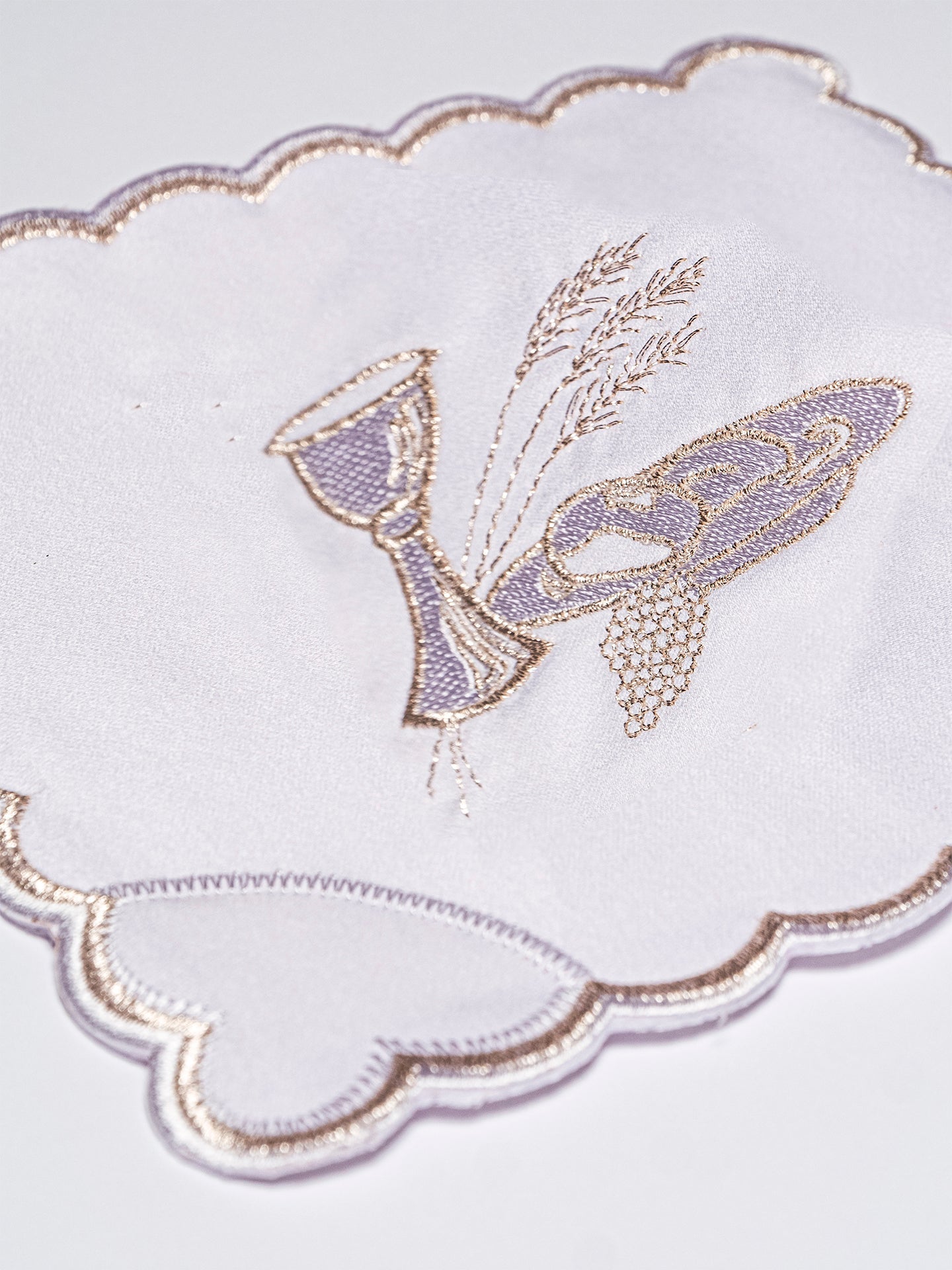 Chalice Linens with silver Eucharist embroidery - HAFTINAUSA.COM