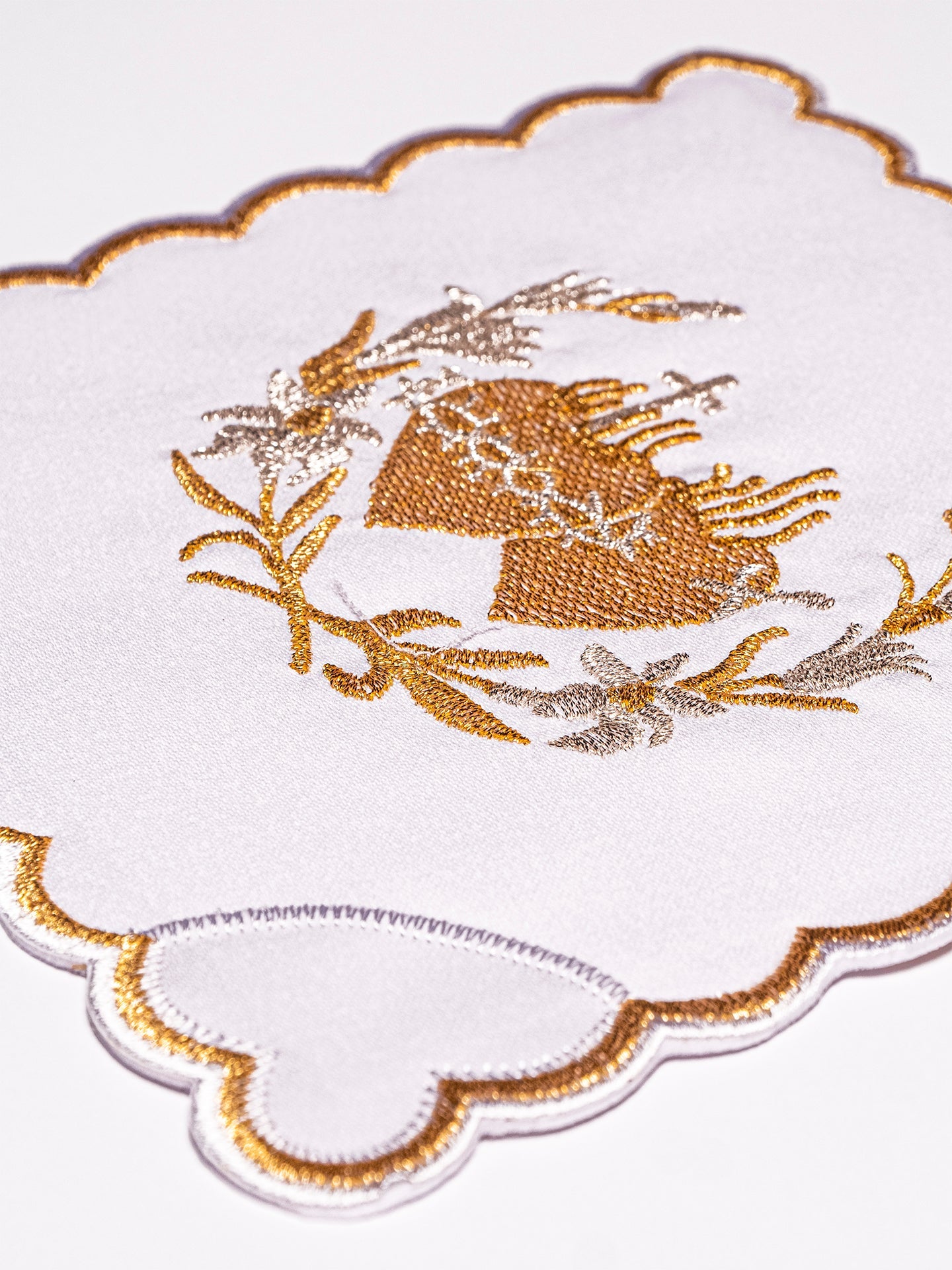 Chalice Linens with embroidered Sacred Heart - HAFTINAUSA.COM