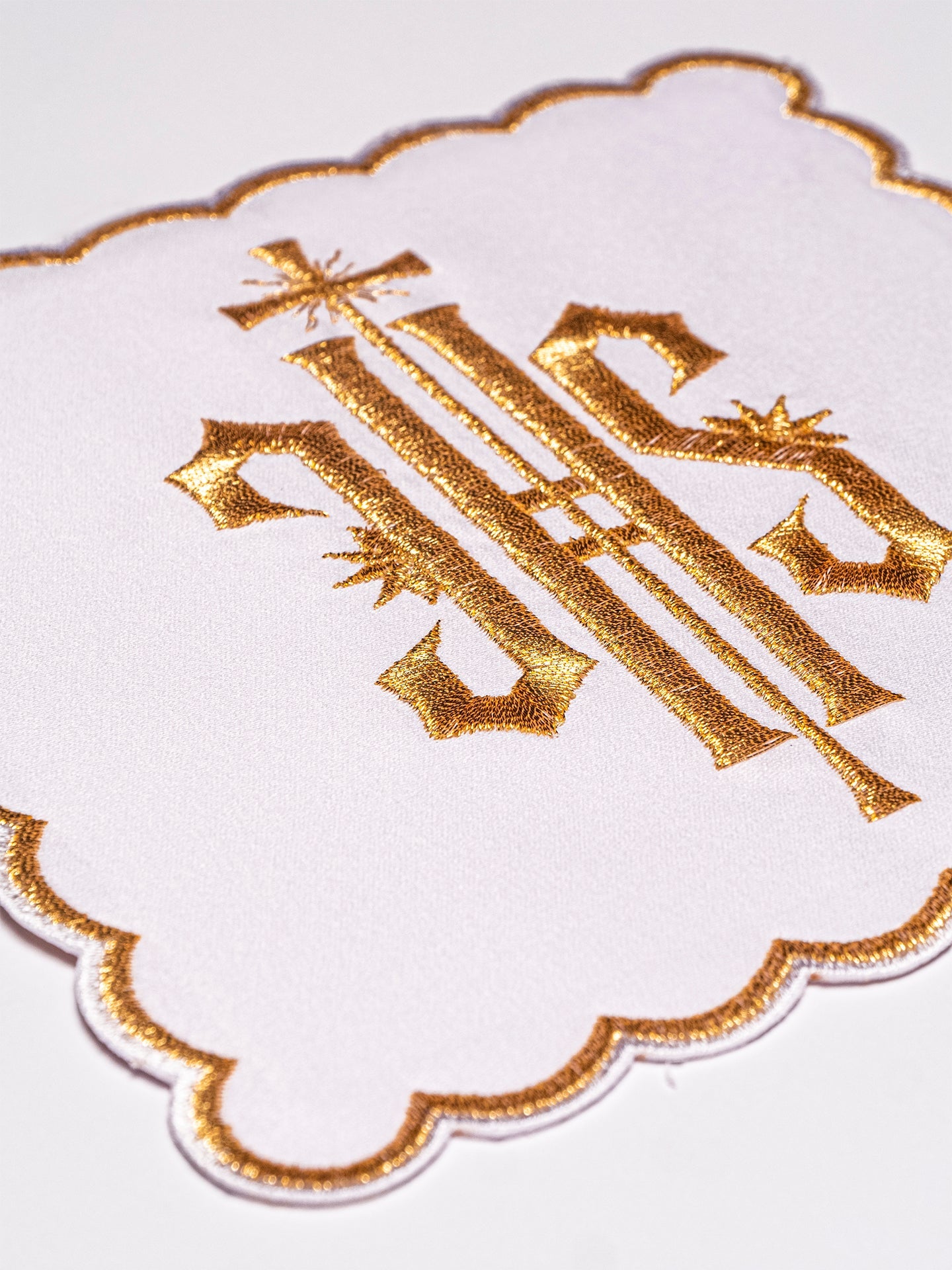 Chalice Linens with Golden Trim and IHS Embroidery - HAFTINAUSA.COM