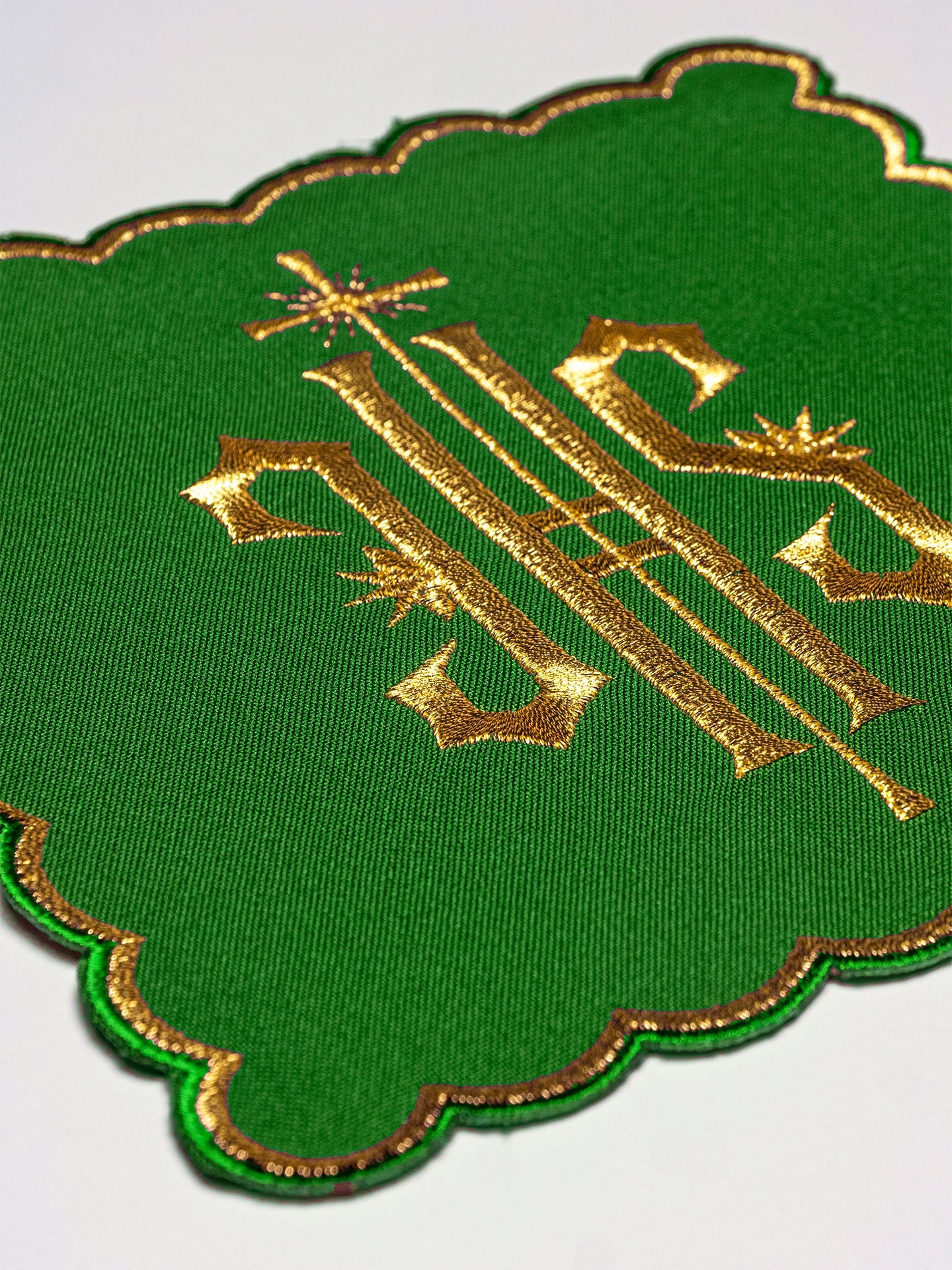 Chalice Set with green Pall and dimensional JHS embroidery - HAFTINAUSA.COM