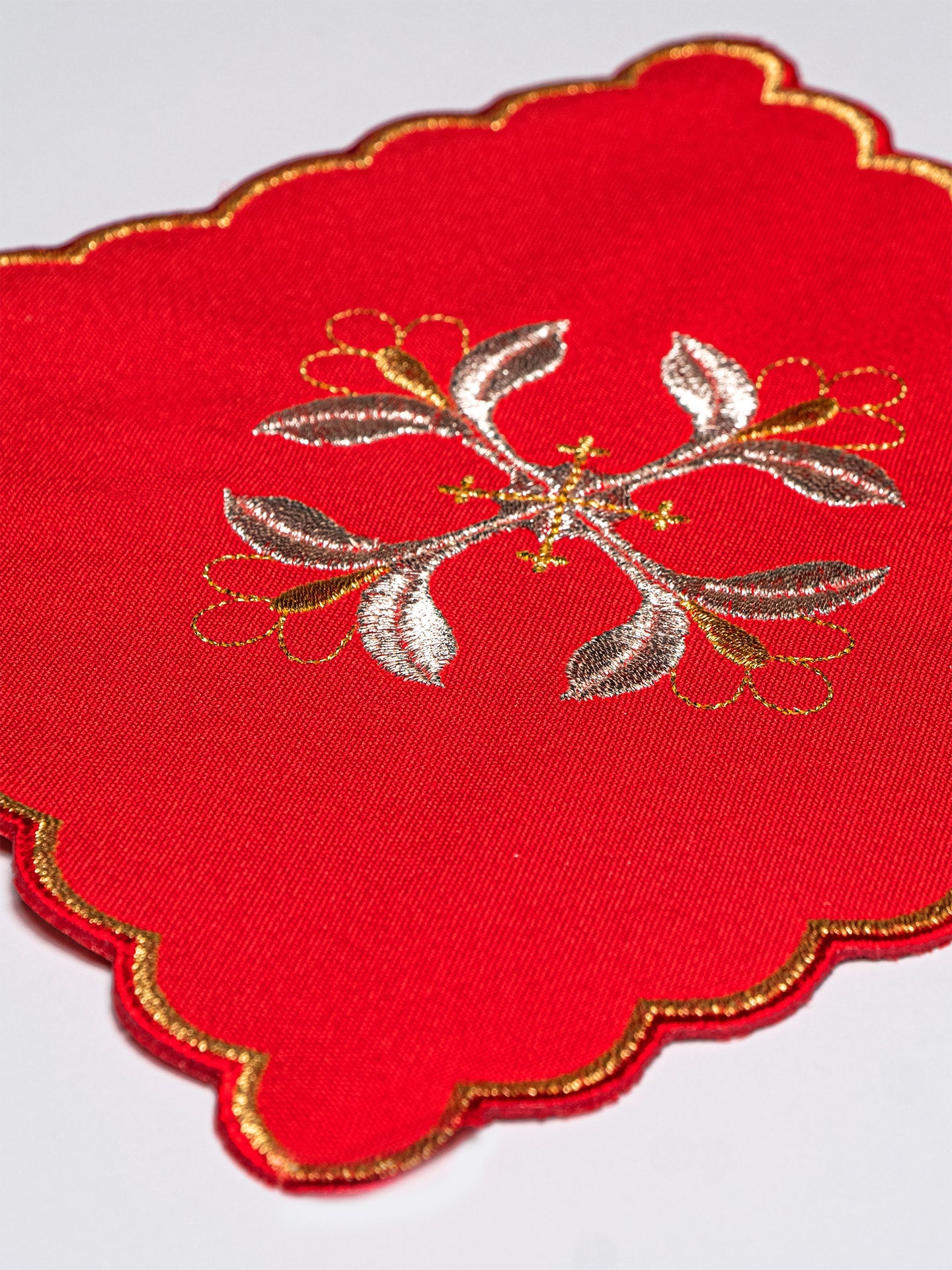 Chalice Linens with red Pall and gold and red embroidery - HAFTINAUSA.COM