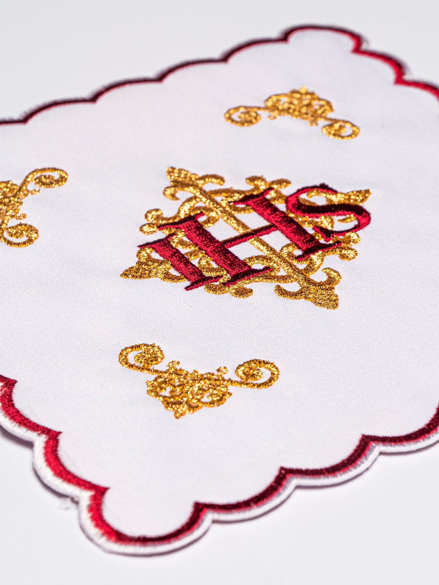 Embroidered Chalice Linens - HAFTINAUSA.COM