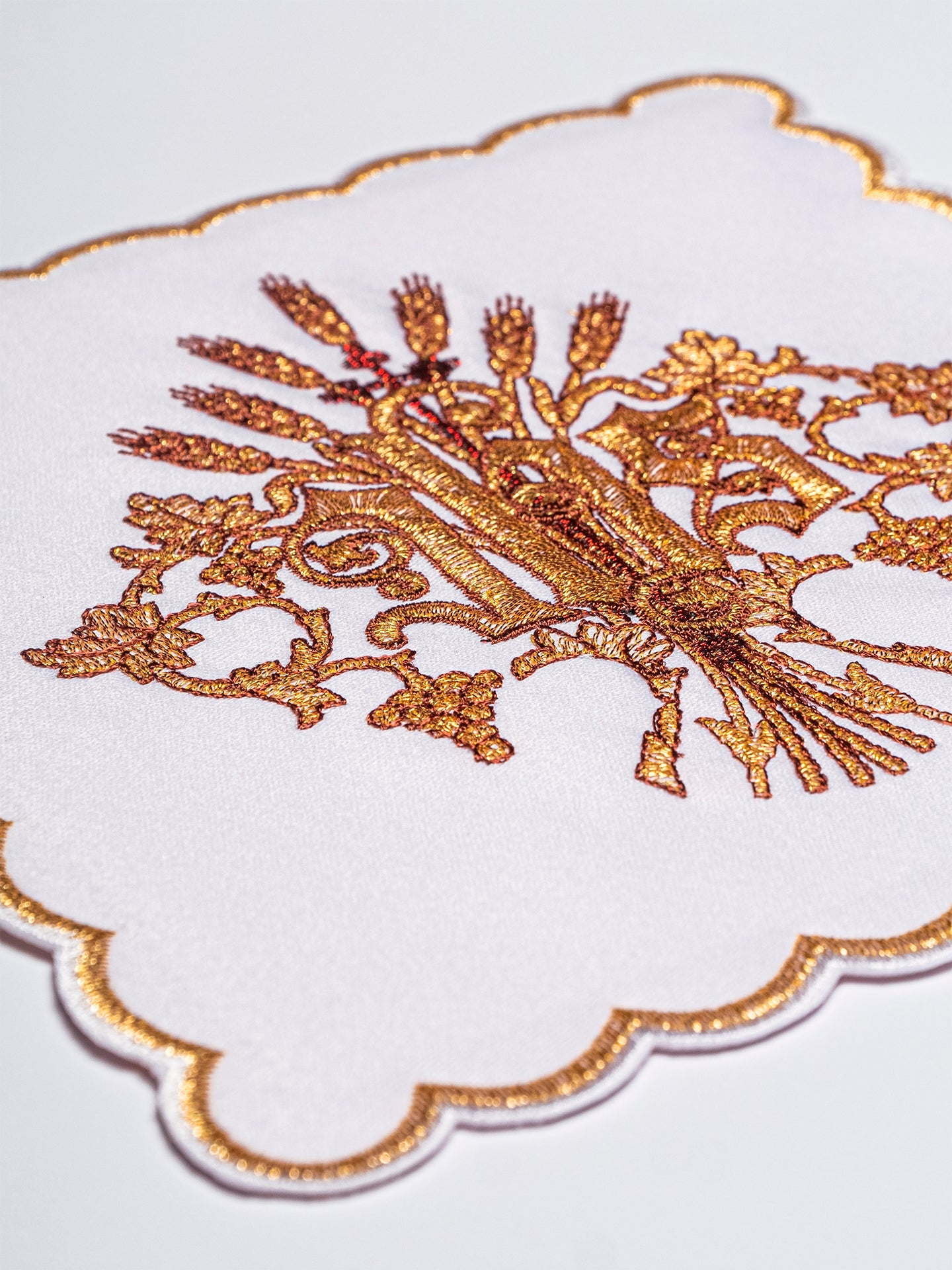 Chalice Linens with big IHS embroidery - HAFTINAUSA.COM