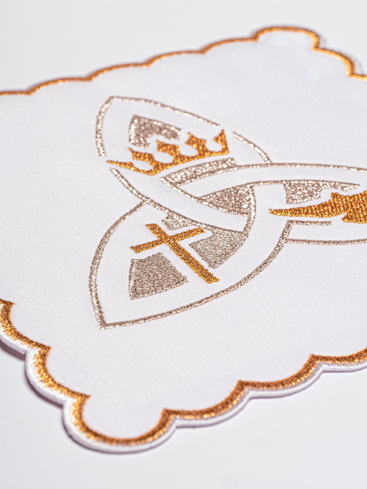 Embroidered Chalice Linens - HAFTINAUSA.COM