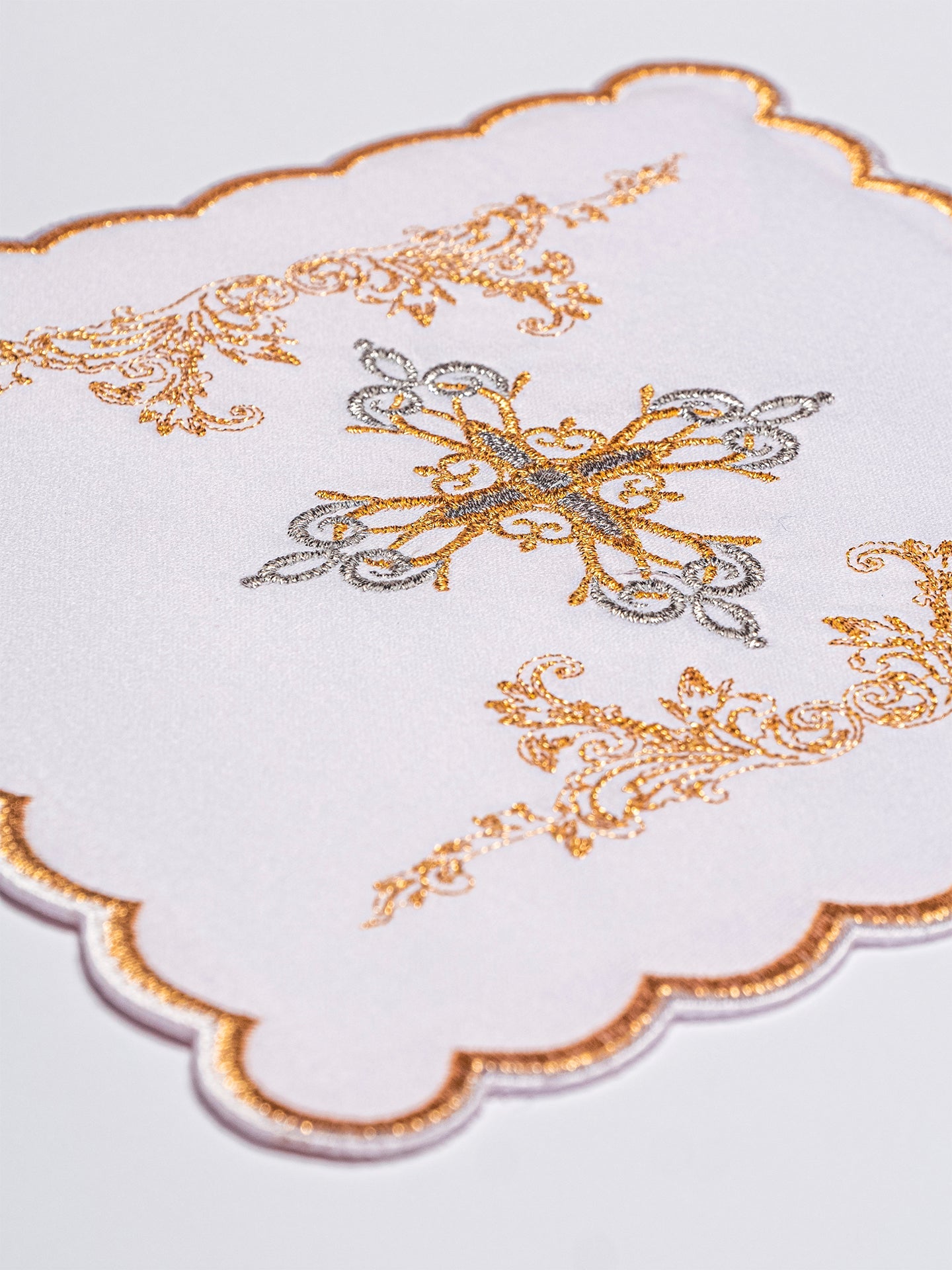 Embroidered Chalice Linens - HAFTINAUSA.COM