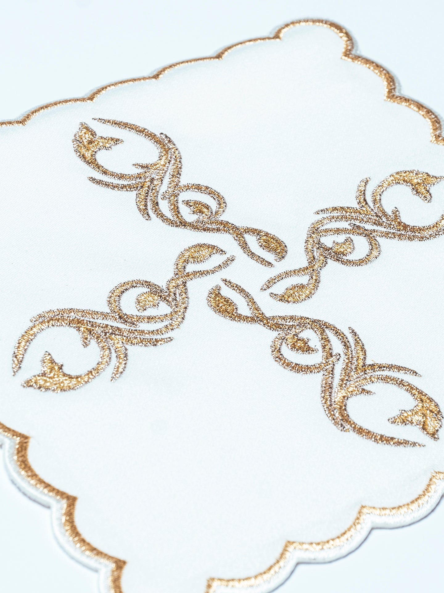 Embroidered Chalice Linens - HAFTINAUSA.COM