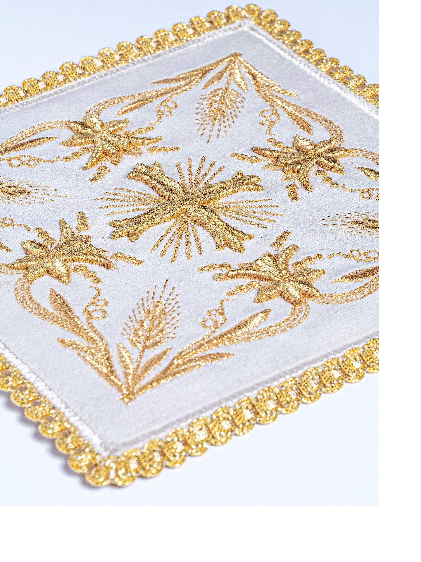 Chalice Linens set made of ecru velvet with gold cross - HAFTINAUSA.COM