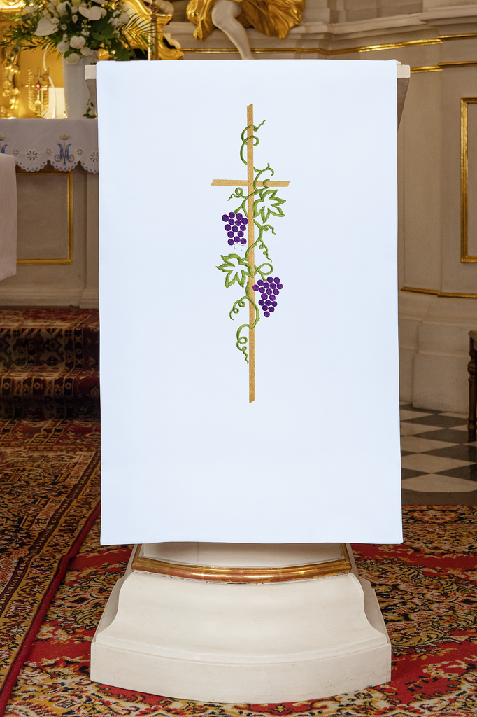 Lectern cover embroidered with a Cross motif in white