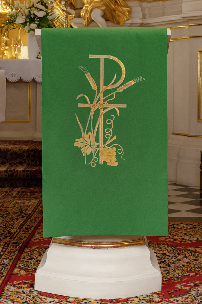 Lectern cover embroidered with a green Cross motif