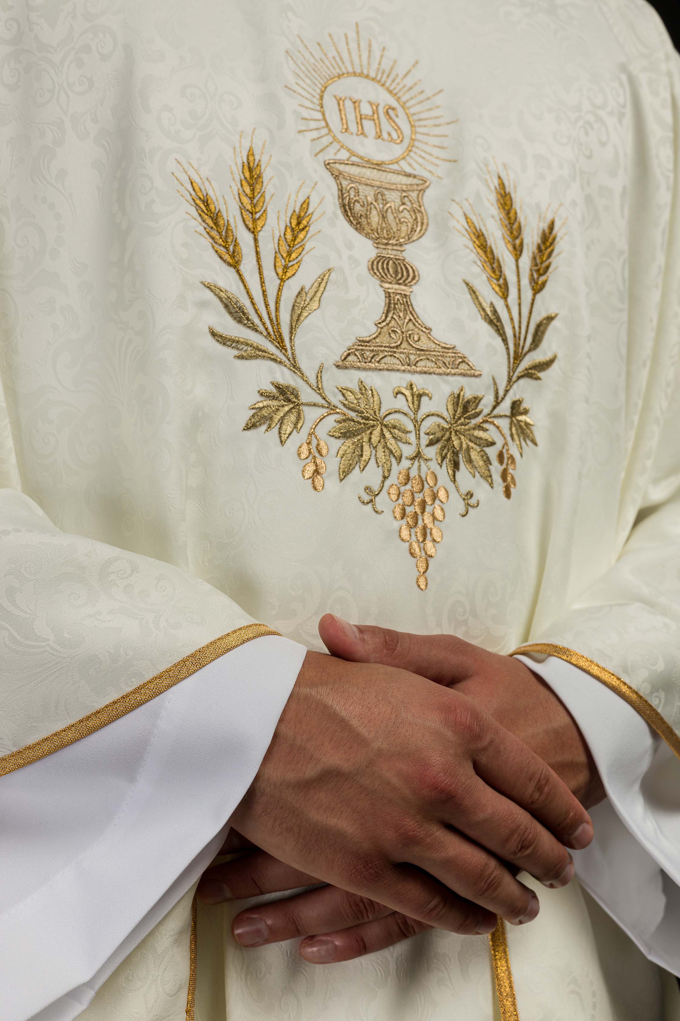 Ecru Liturgical Chasuble with Embroidered Chalice and Host on Jacquard Fabric