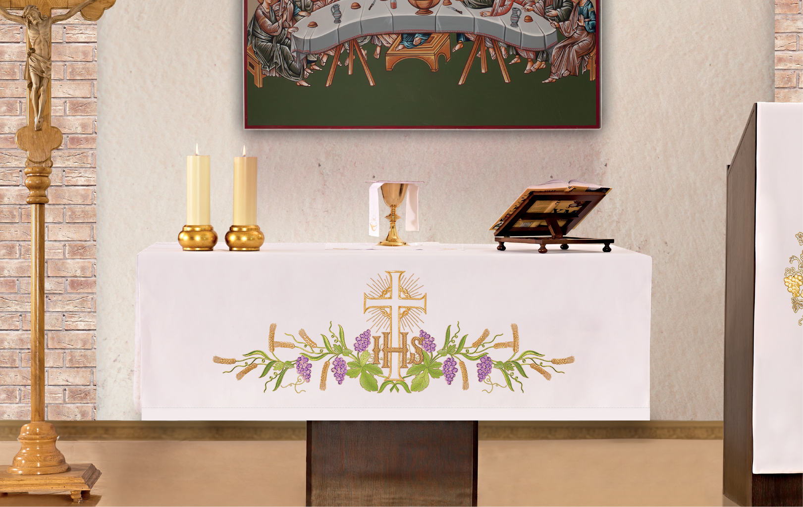Altar tablecloth with floral motif in front