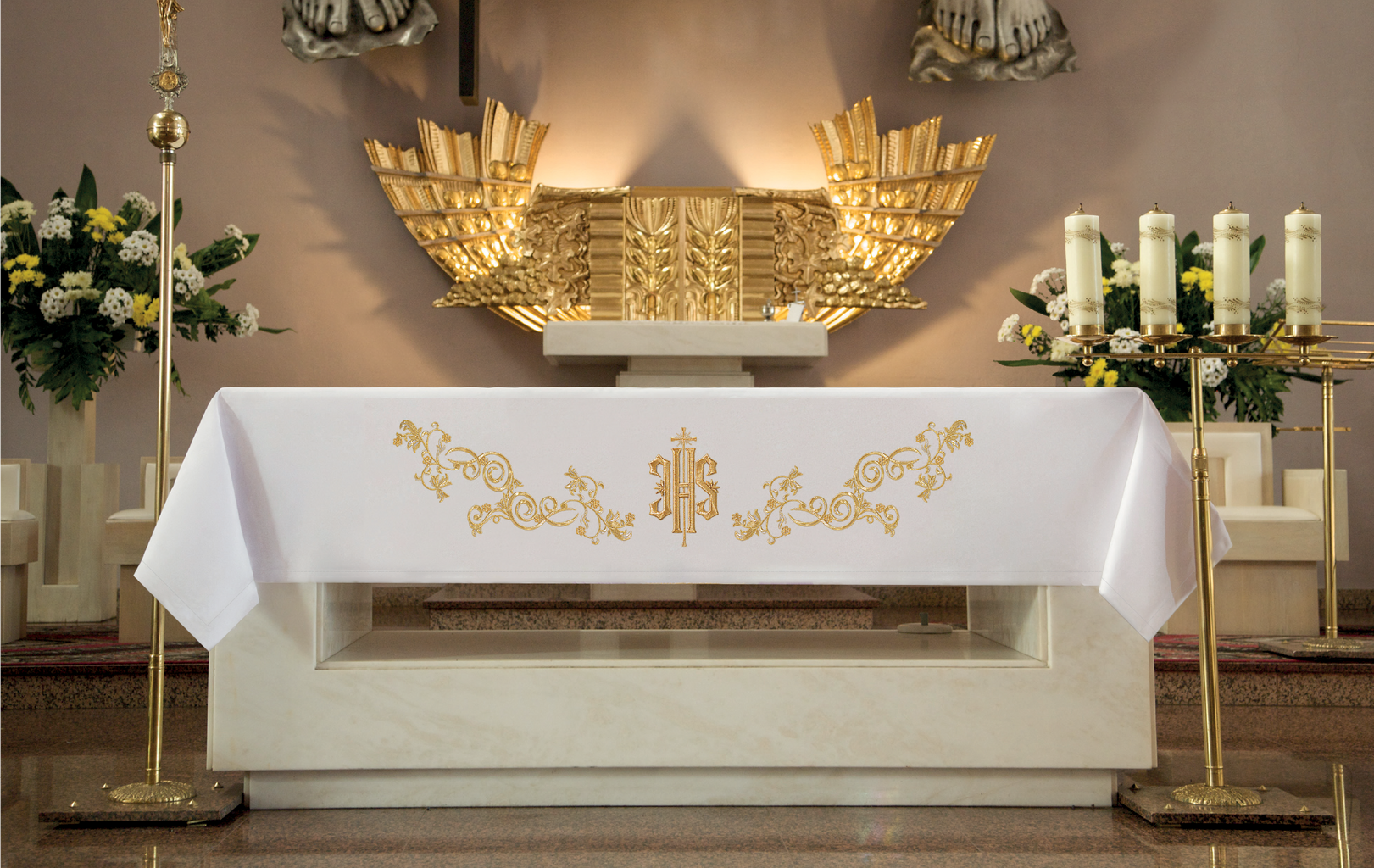 Altar tablecloth with frontal embroidered IHS