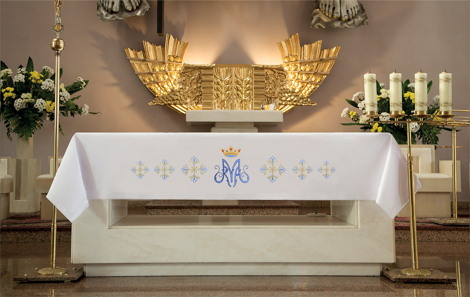 Altar tablecloth with blue Marian embroidery