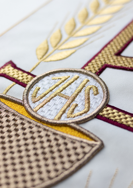 Chasuble embroidered with IHS Chalice pattern in ecru - HAFTINAUSA.COM