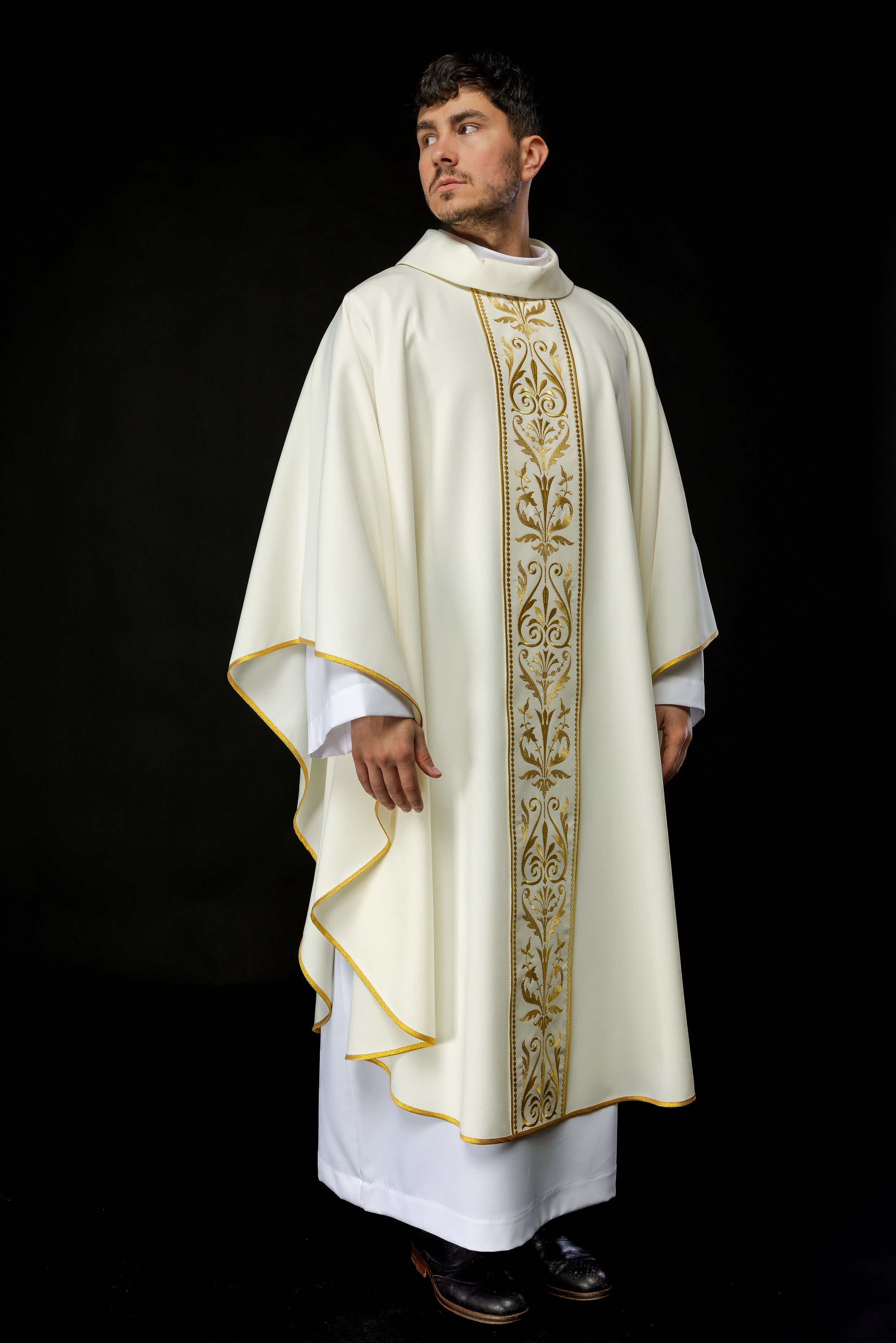 Liturgical chasuble with an embroidered belt in ecru