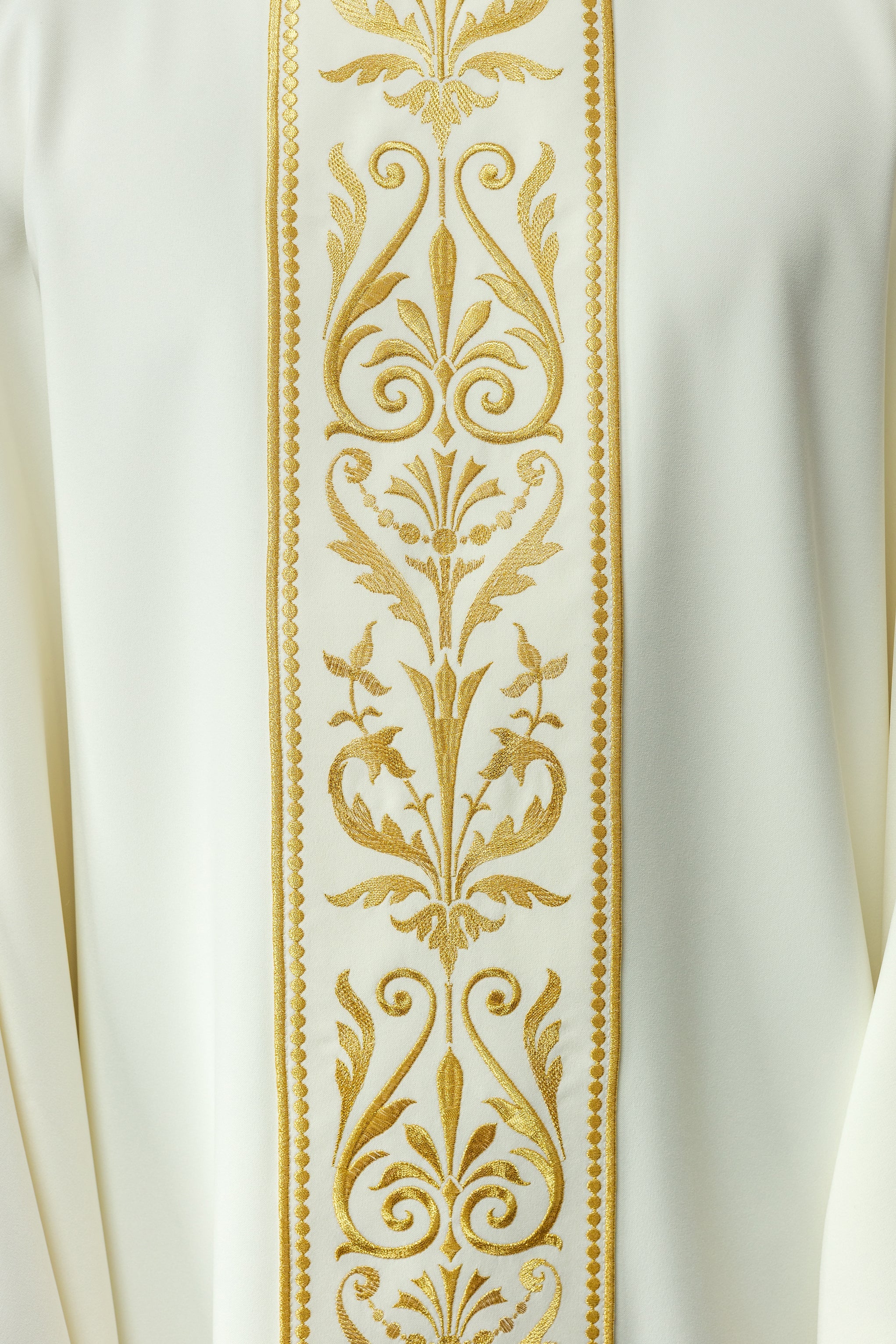 Liturgical chasuble with an embroidered belt in ecru - HAFTINAUSA.COM