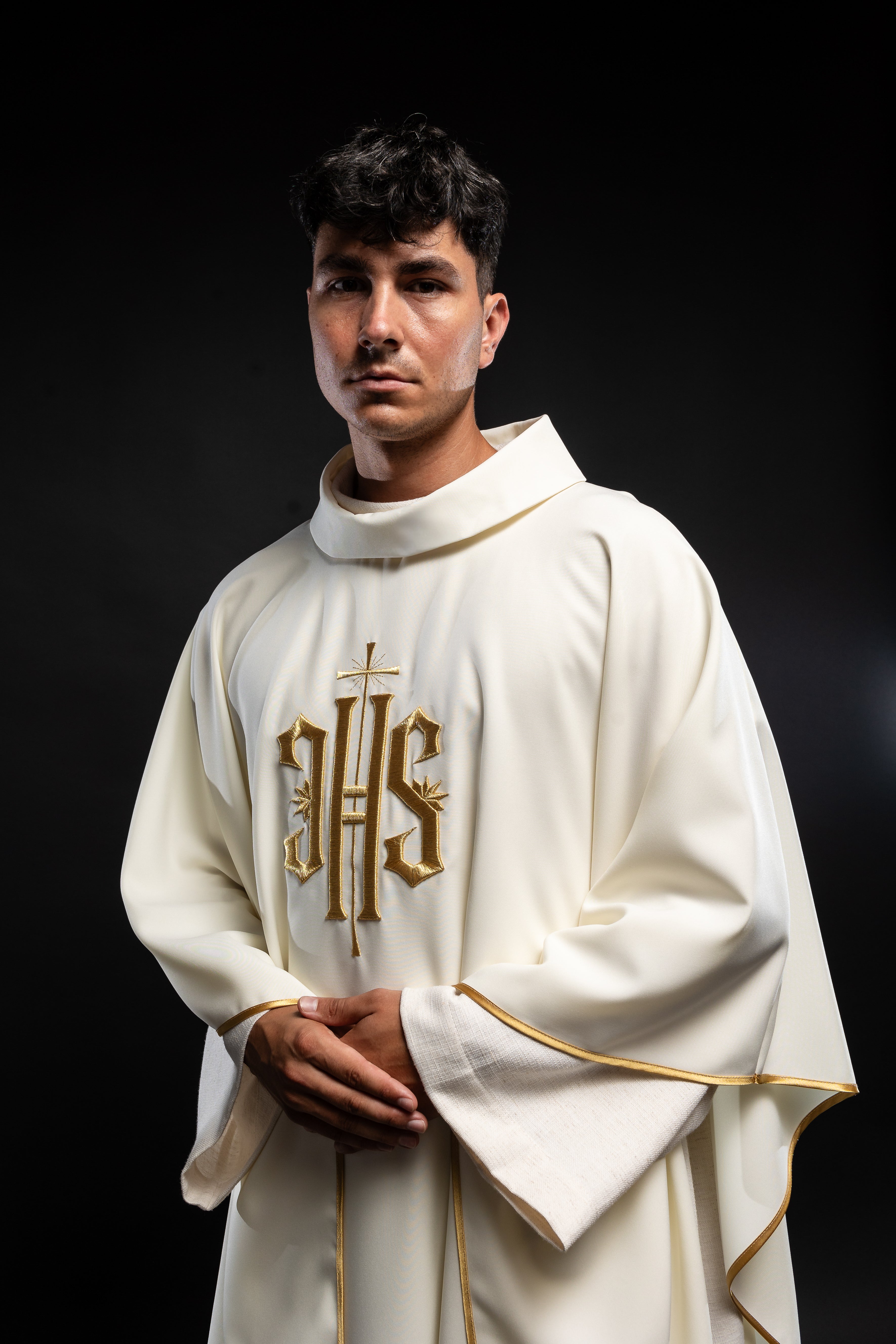 Chasuble with 3D embroidery IHS symbol - HAFTINAUSA.COM