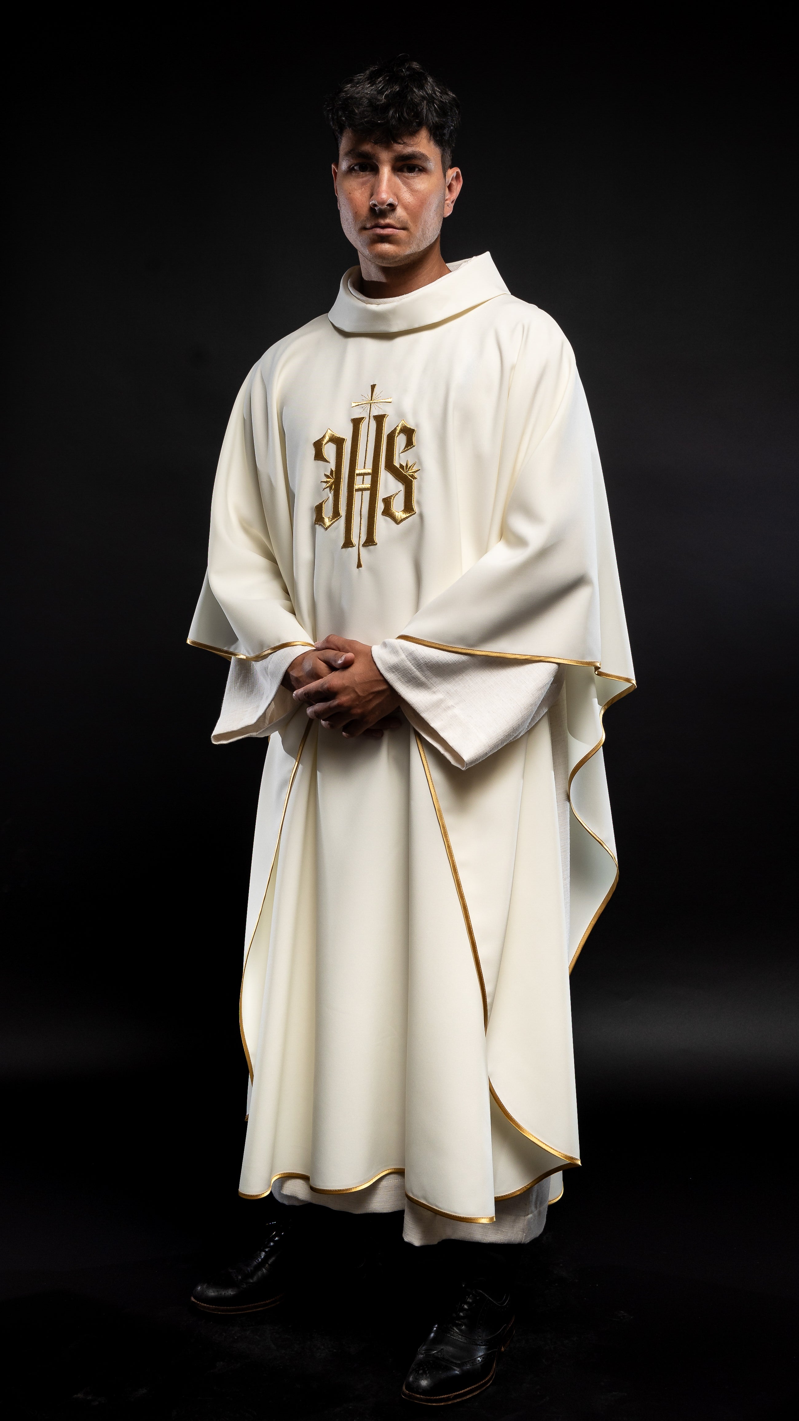 Chasuble with 3D embroidery IHS symbol - HAFTINAUSA.COM