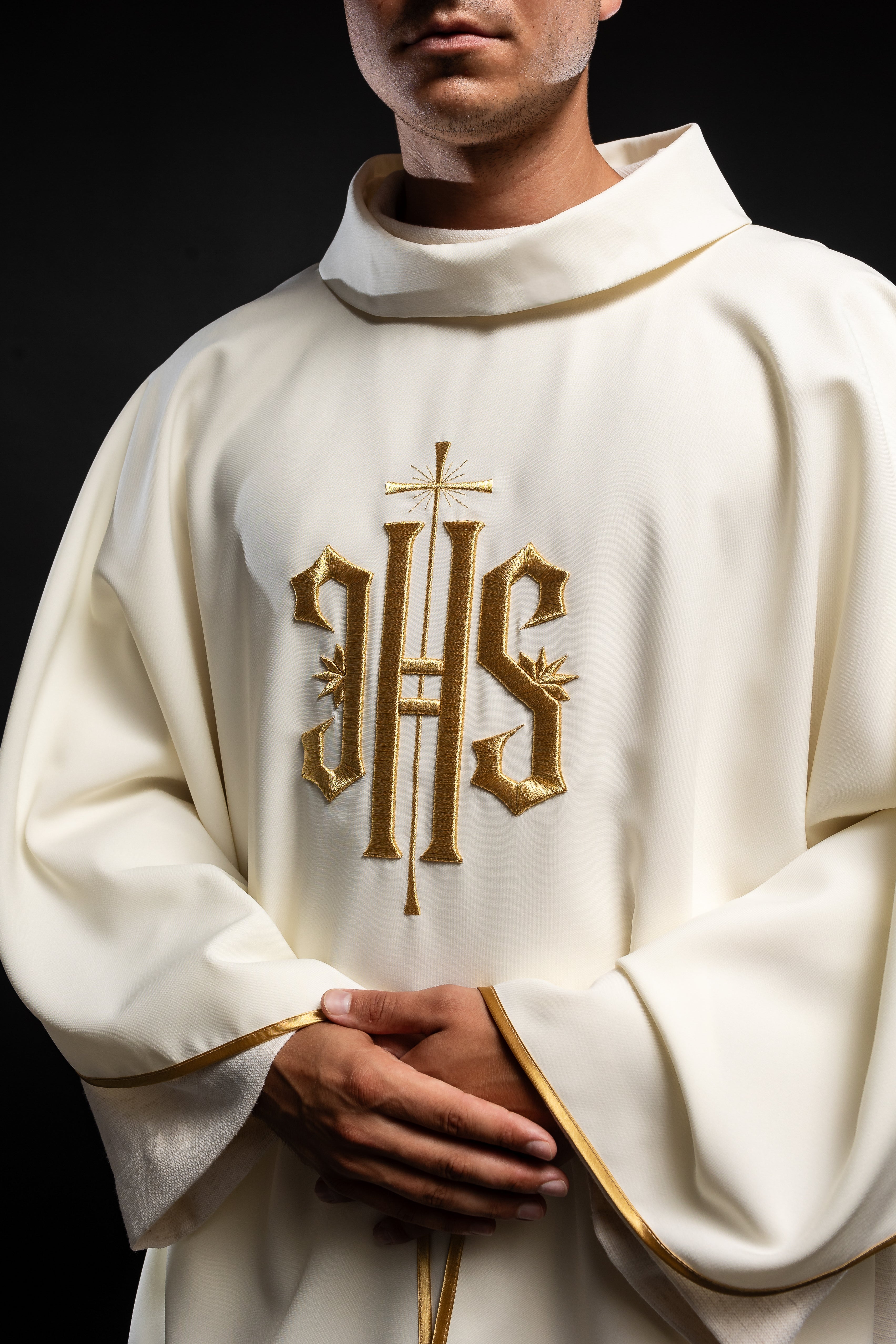 Chasuble with 3D embroidery IHS symbol - HAFTINAUSA.COM