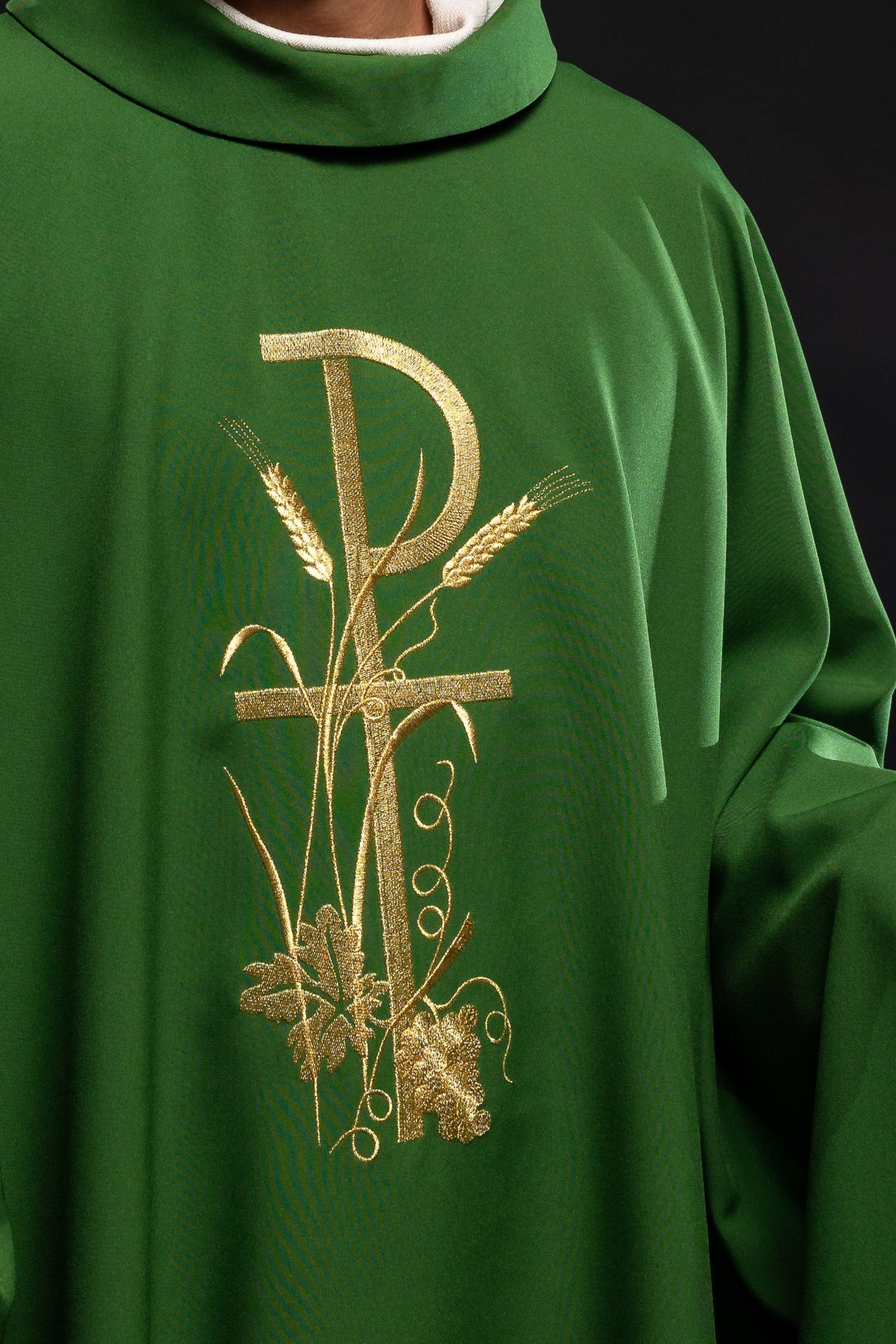 Green chasuble with golden cross embroidery - HAFTINAUSA.COM