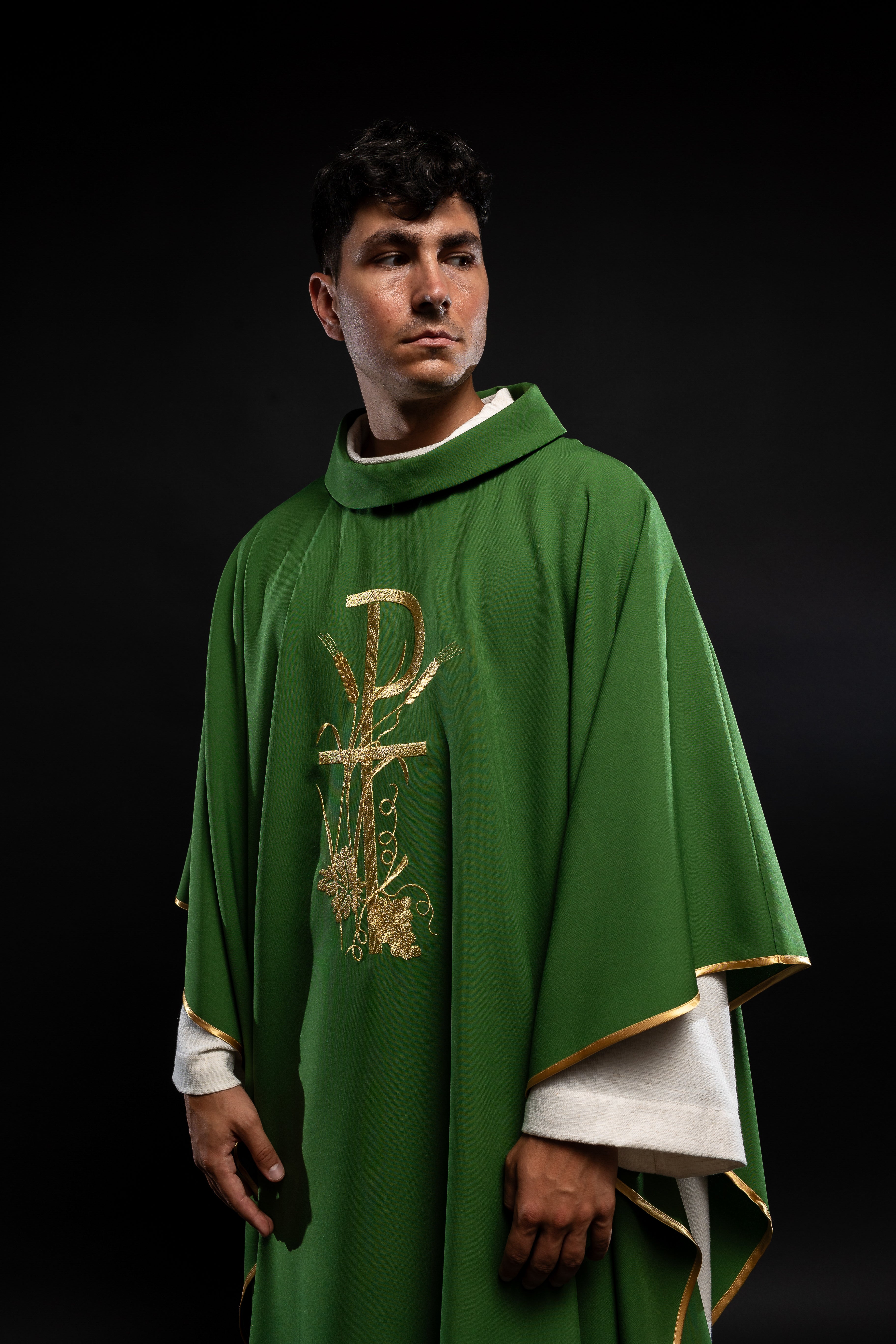 Green chasuble with golden cross embroidery - HAFTINAUSA.COM