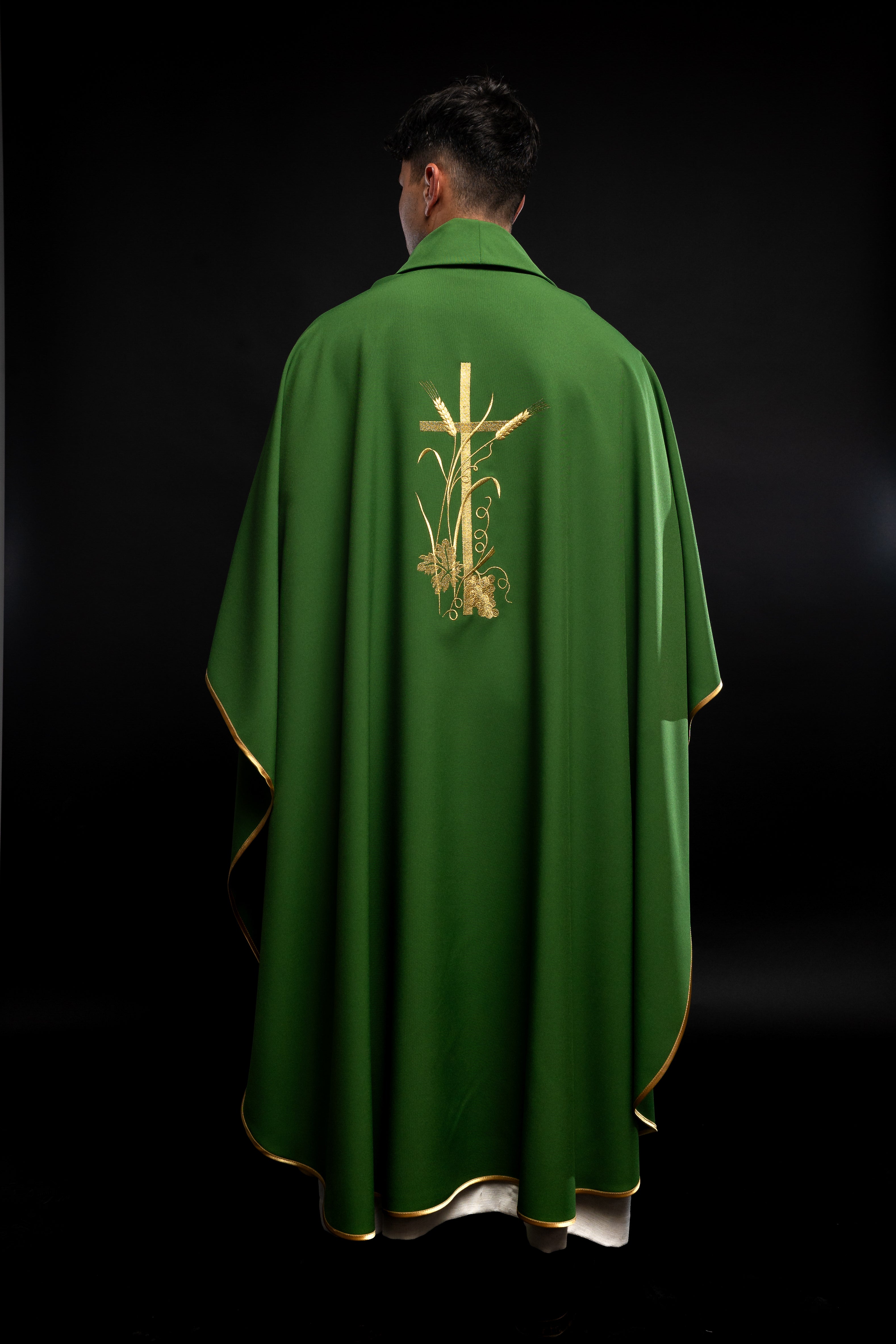 Green chasuble with golden cross embroidery - HAFTINAUSA.COM