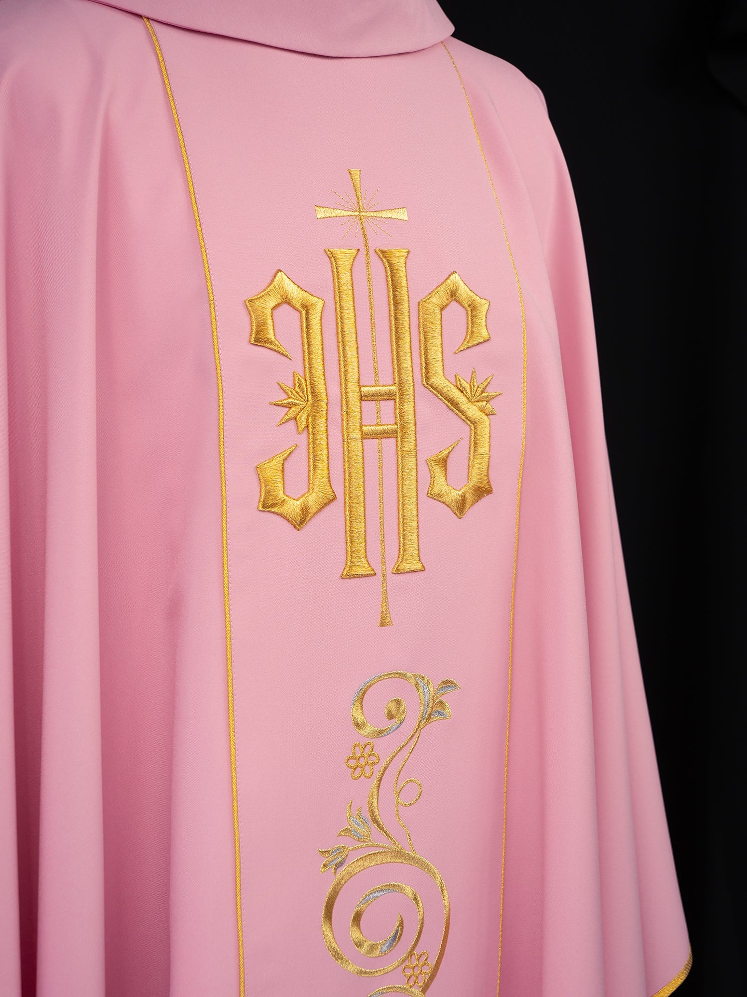 Pink chasuble with classic IHS embroidery - HAFTINAUSA.COM