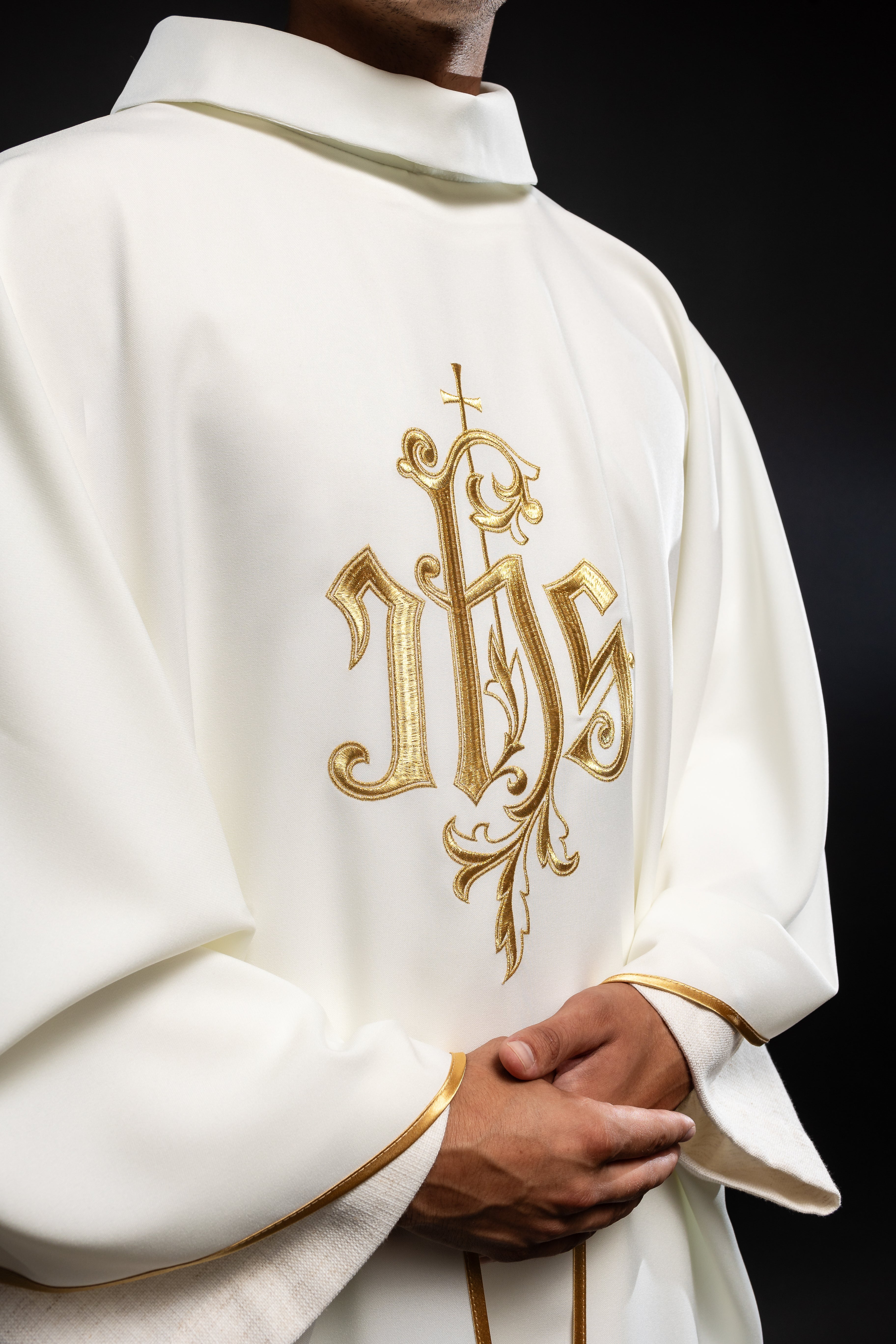 Simple ecru chasuble with gold JHS - HAFTINAUSA.COM