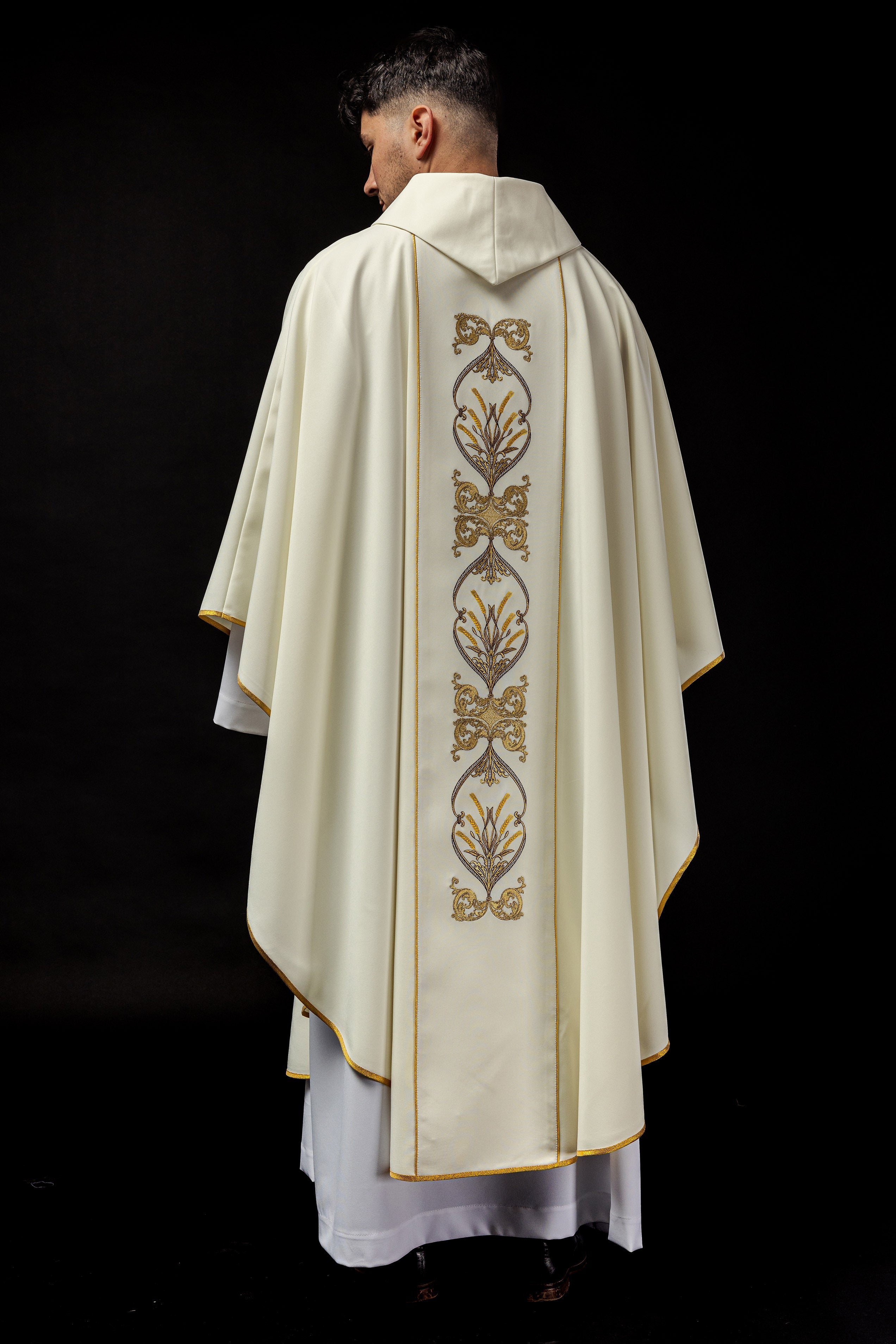 Chasuble with embroidered chalice symbol in ecru